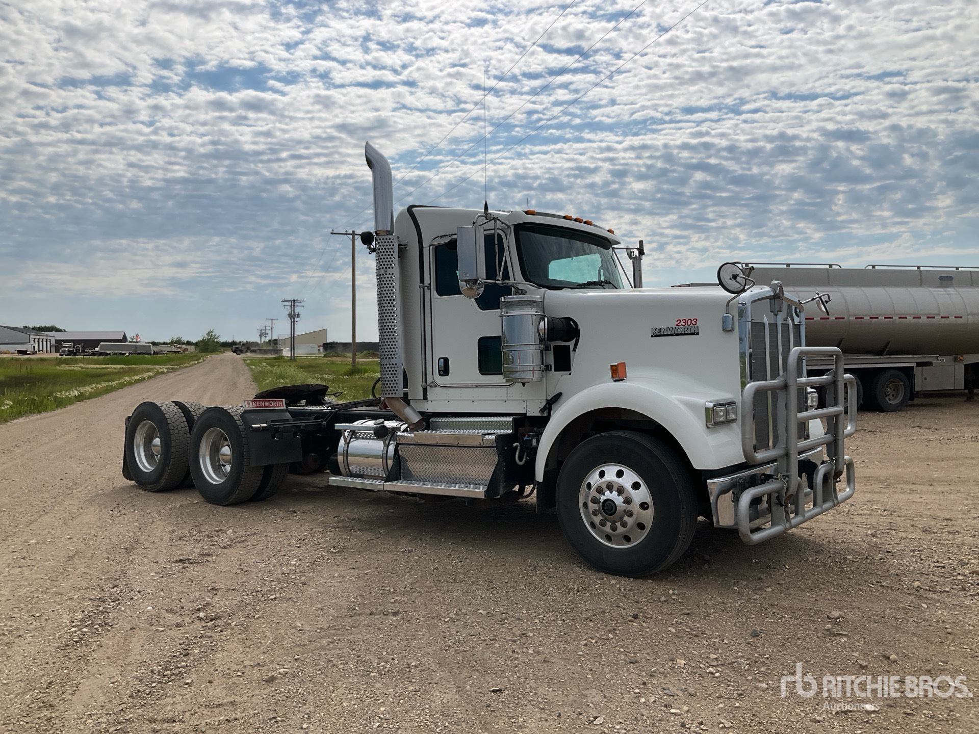 2023 Kenworth W900