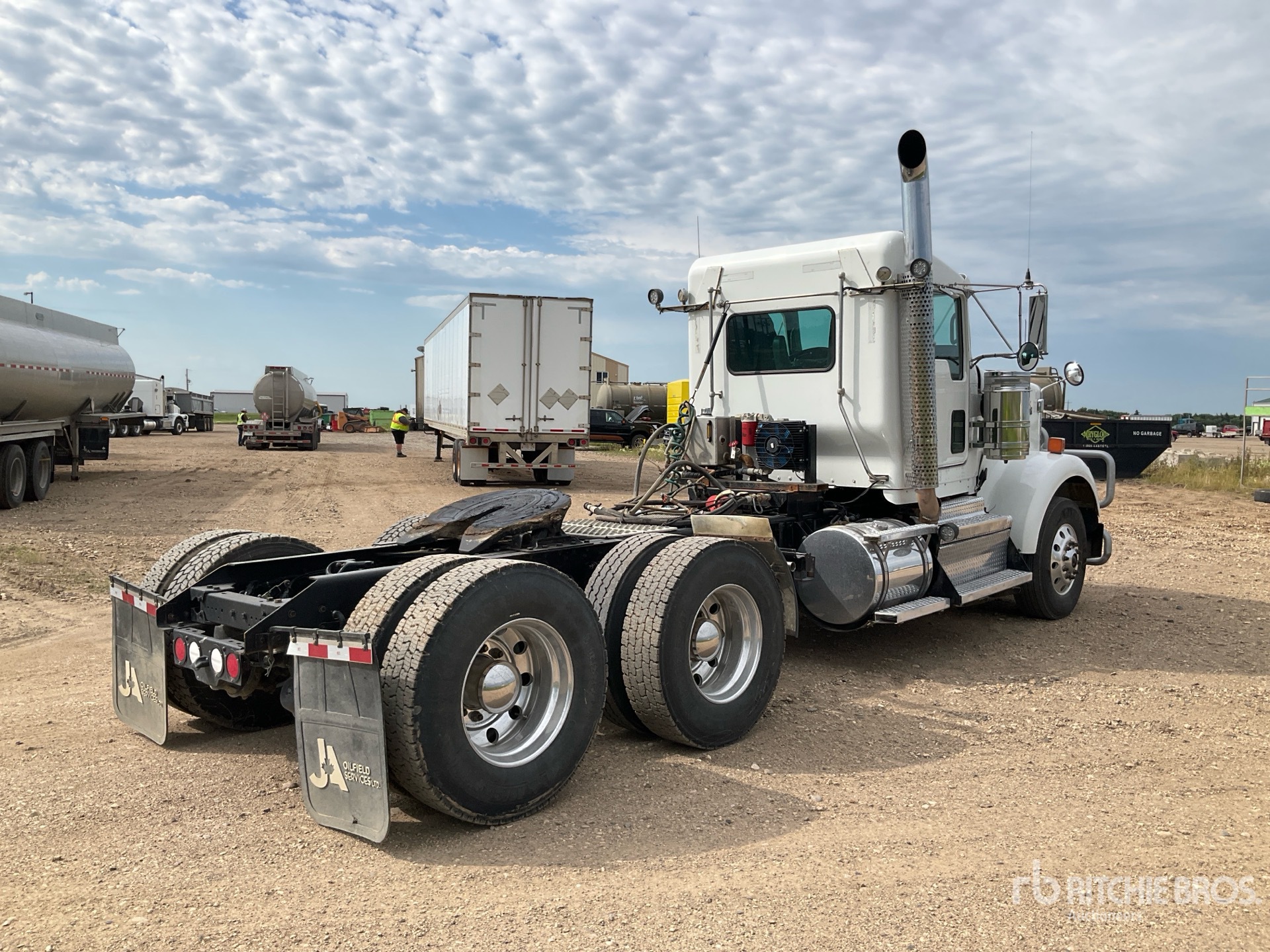 2023 Kenworth W900