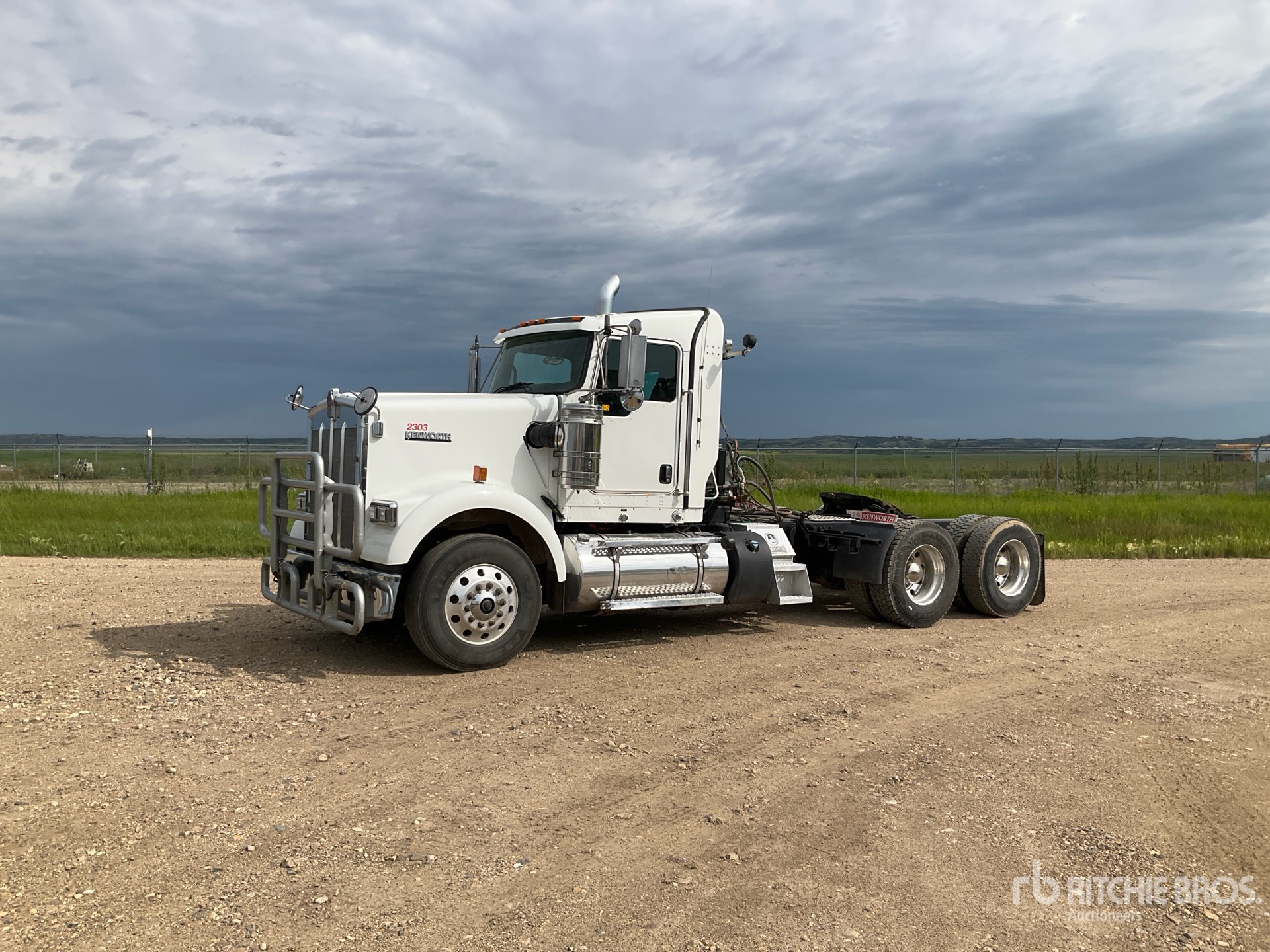 2023 Kenworth W900