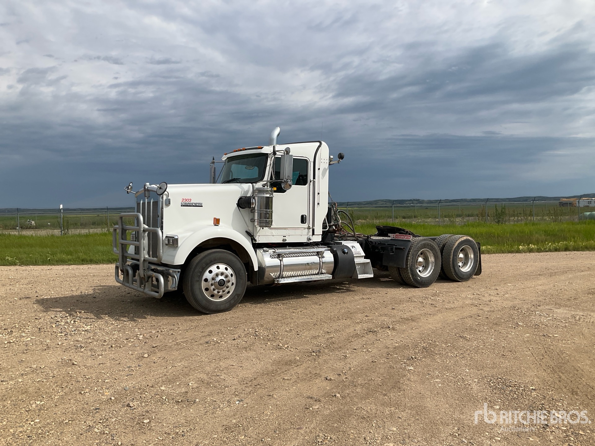 2023 Kenworth W900