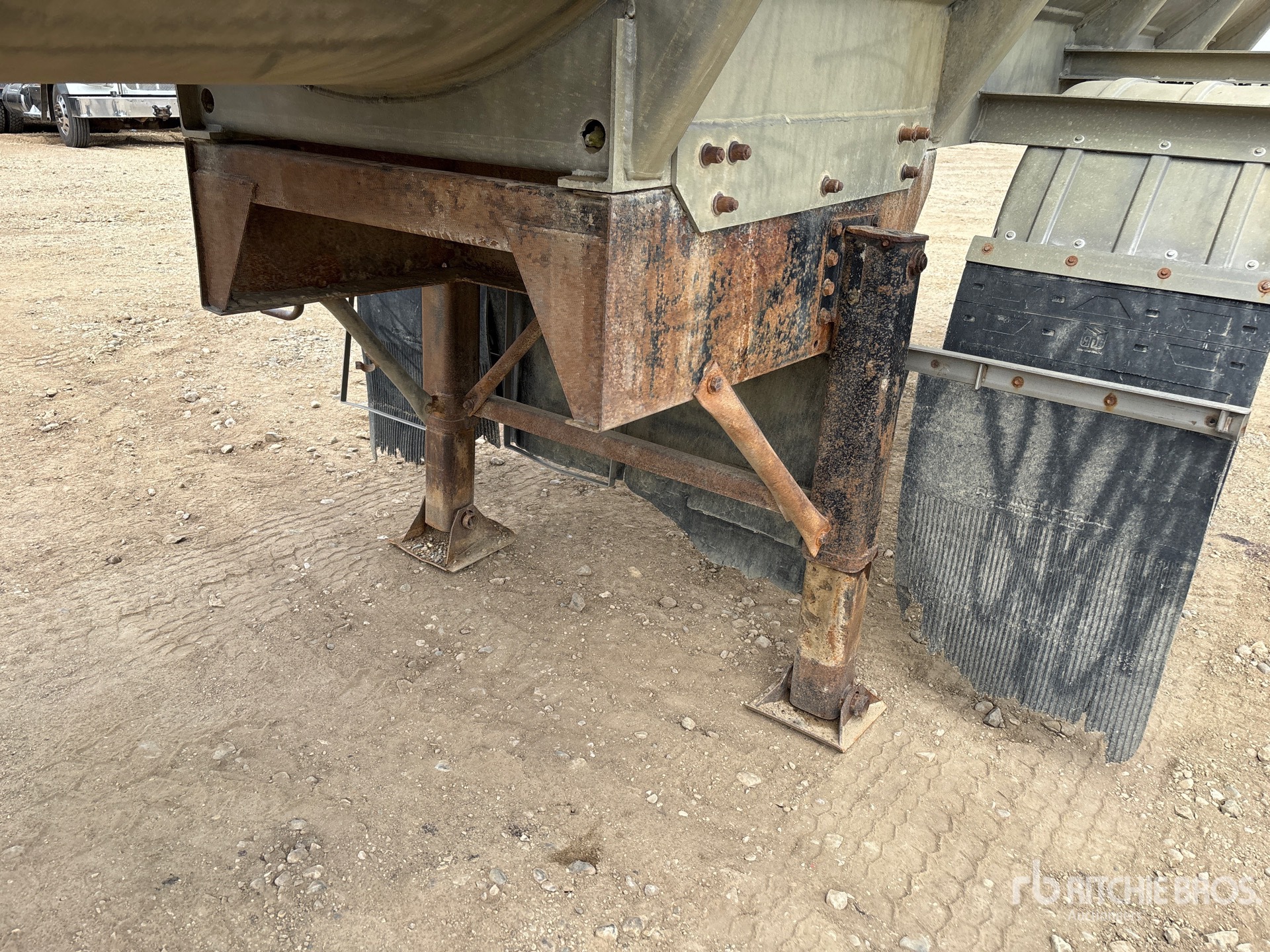 2012 Hutchinson 10250 gal Tri/A