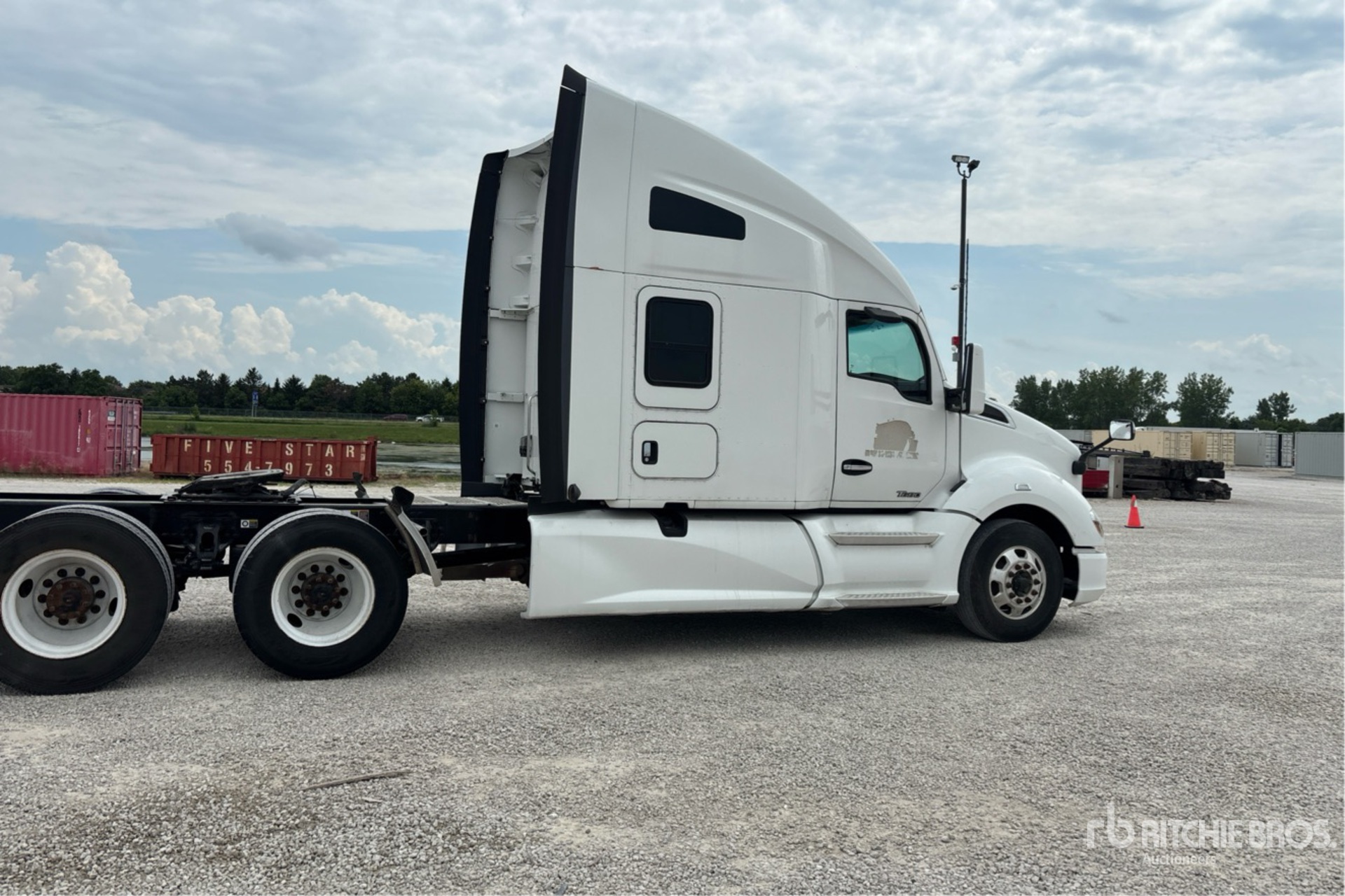General Appearance with Picture, Right Rear Corner