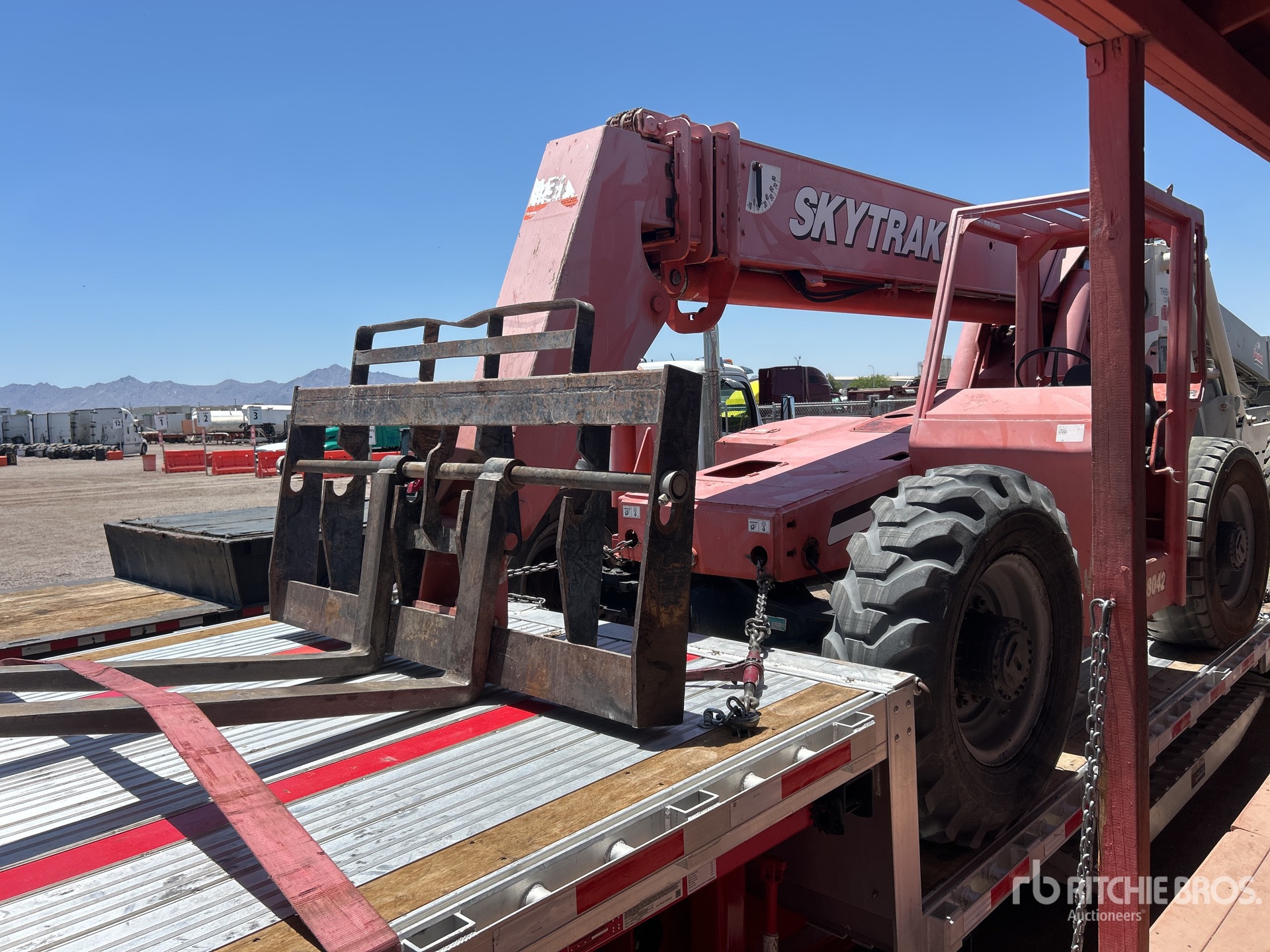 Photo of a  JLG 8042