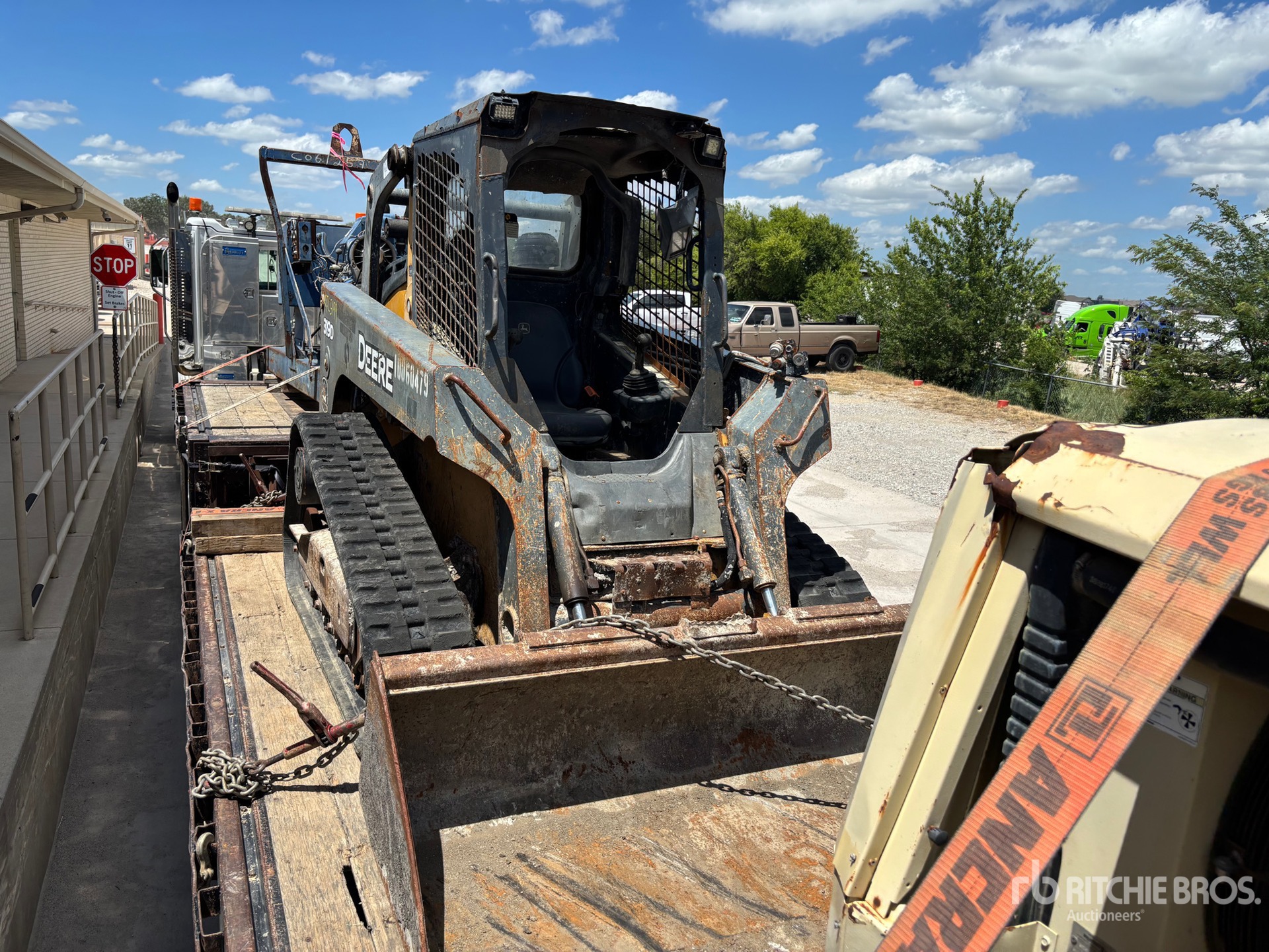Photo of a 2012 John Deere 319D