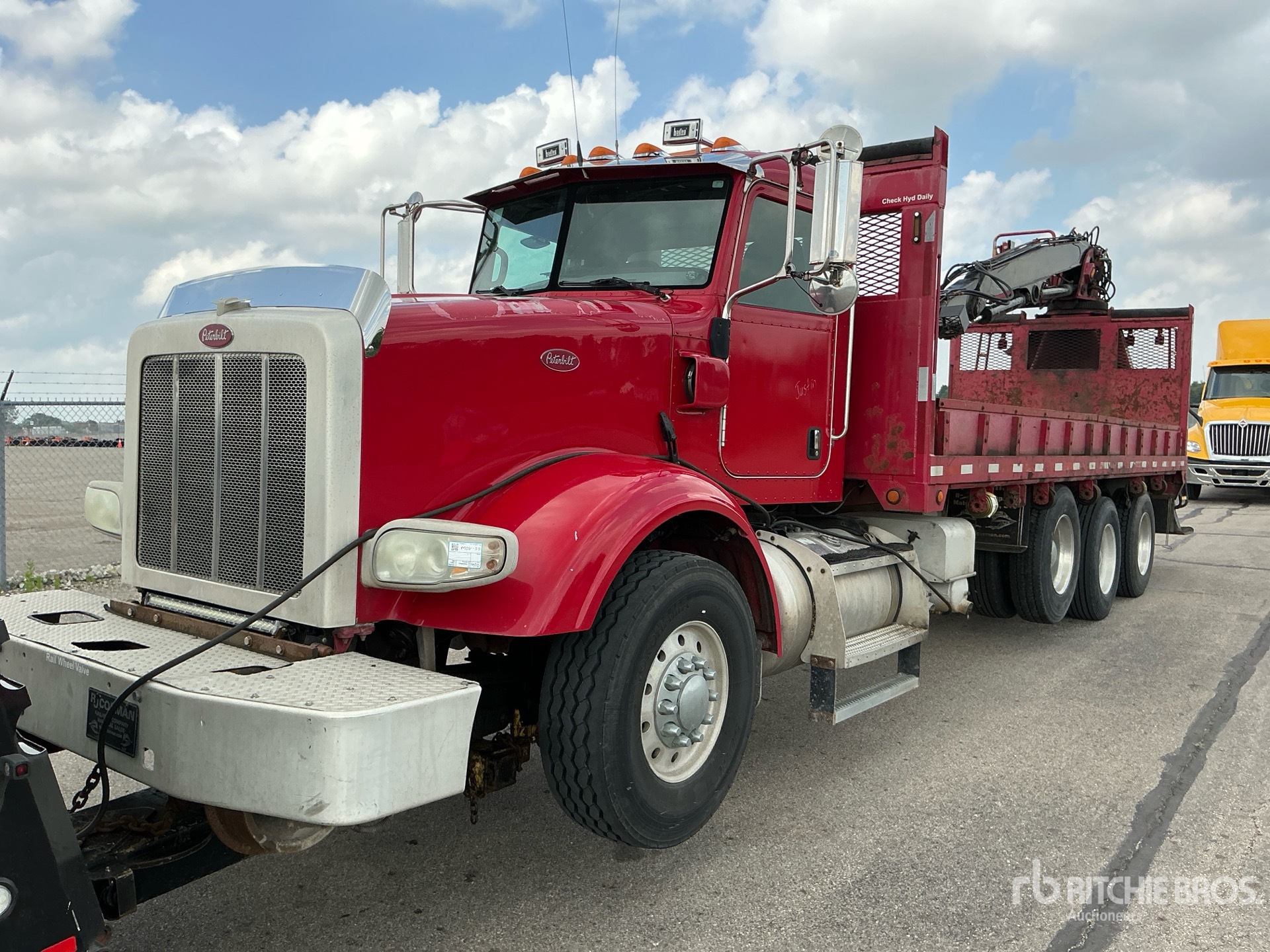 Photo of a 2010 Peterbilt 367