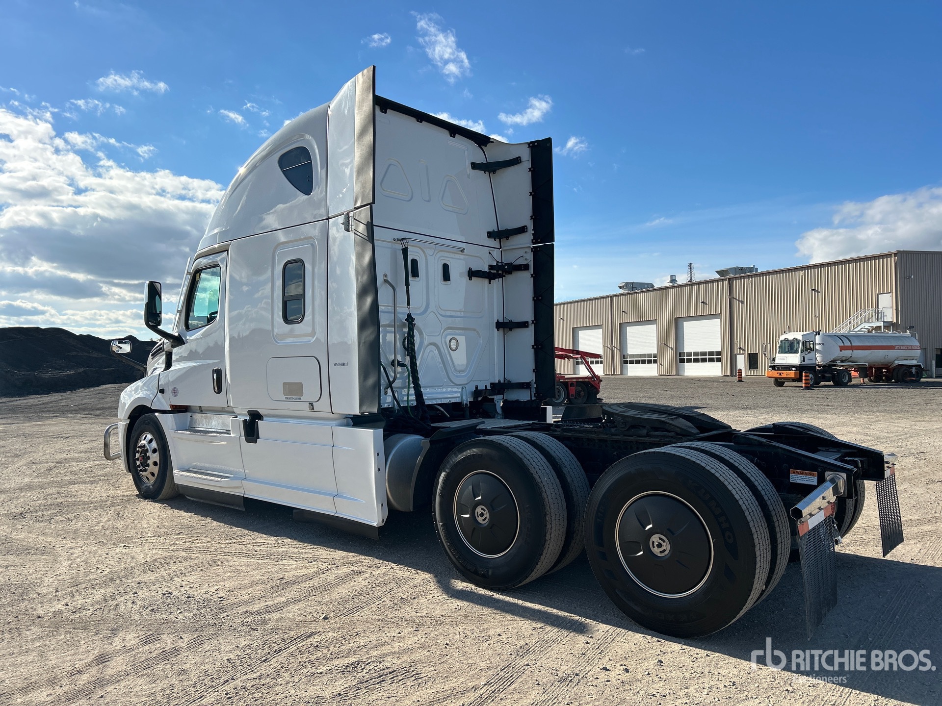 2024 Freightliner CASCADIA 126