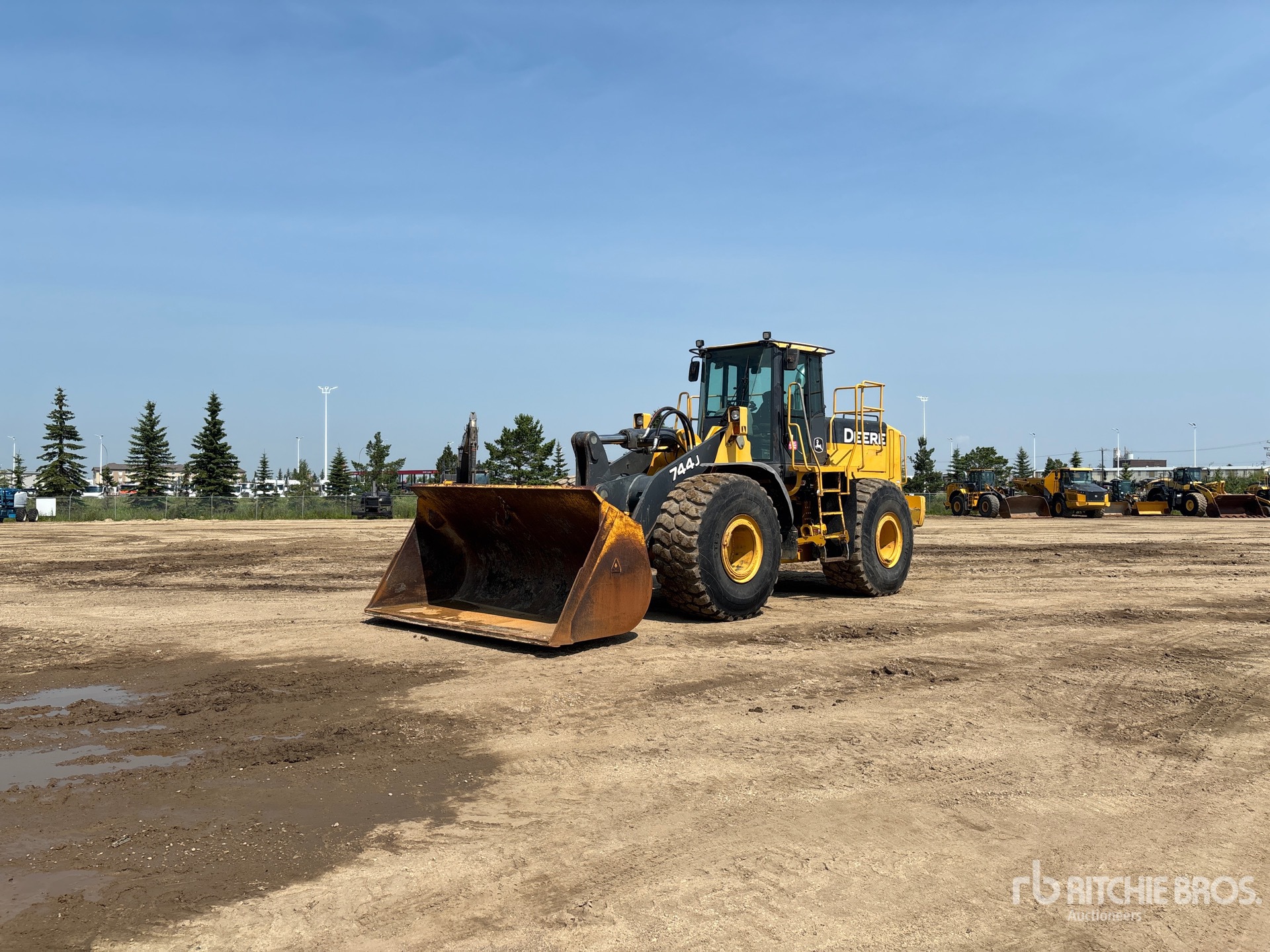 2004 John Deere 744J