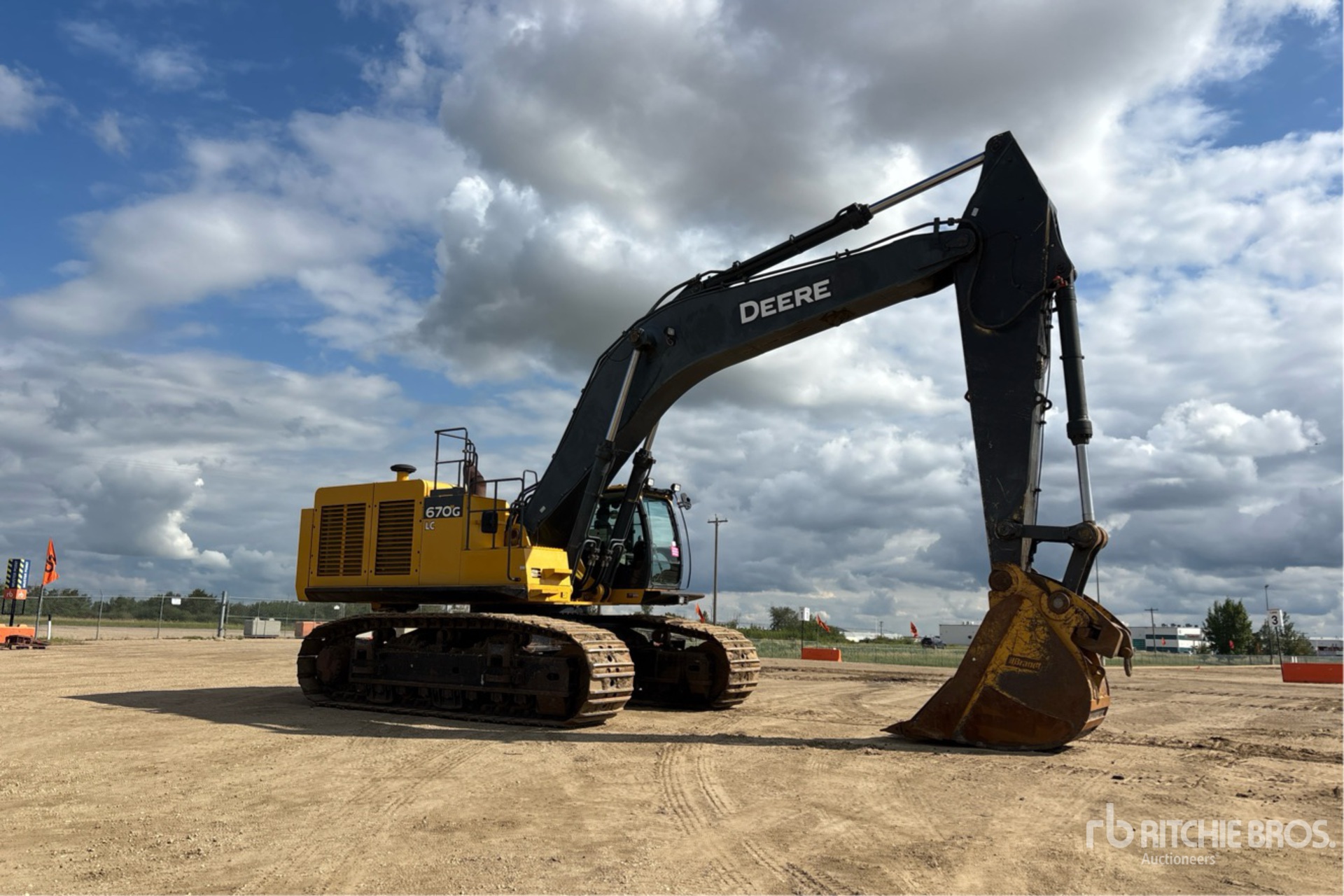2013 John Deere 670G LC