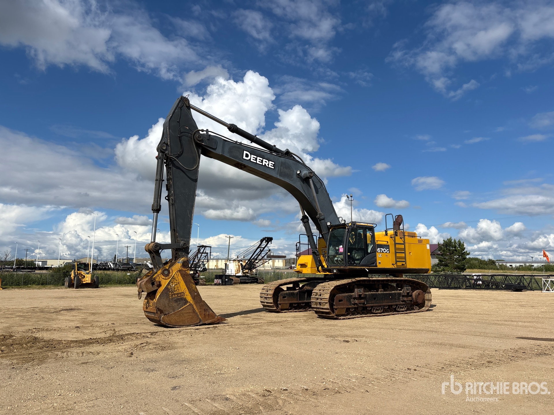 2013 John Deere 670G LC