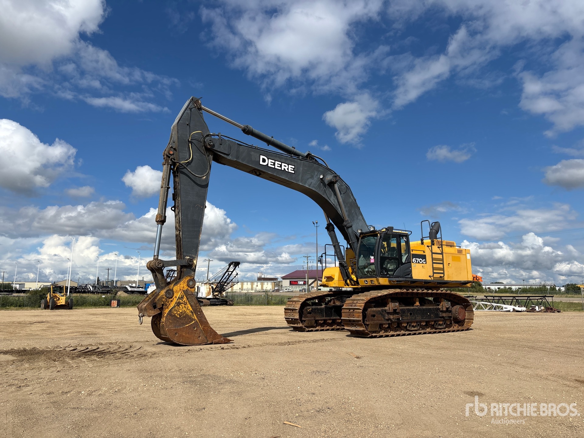 2015 John Deere 670G LC
