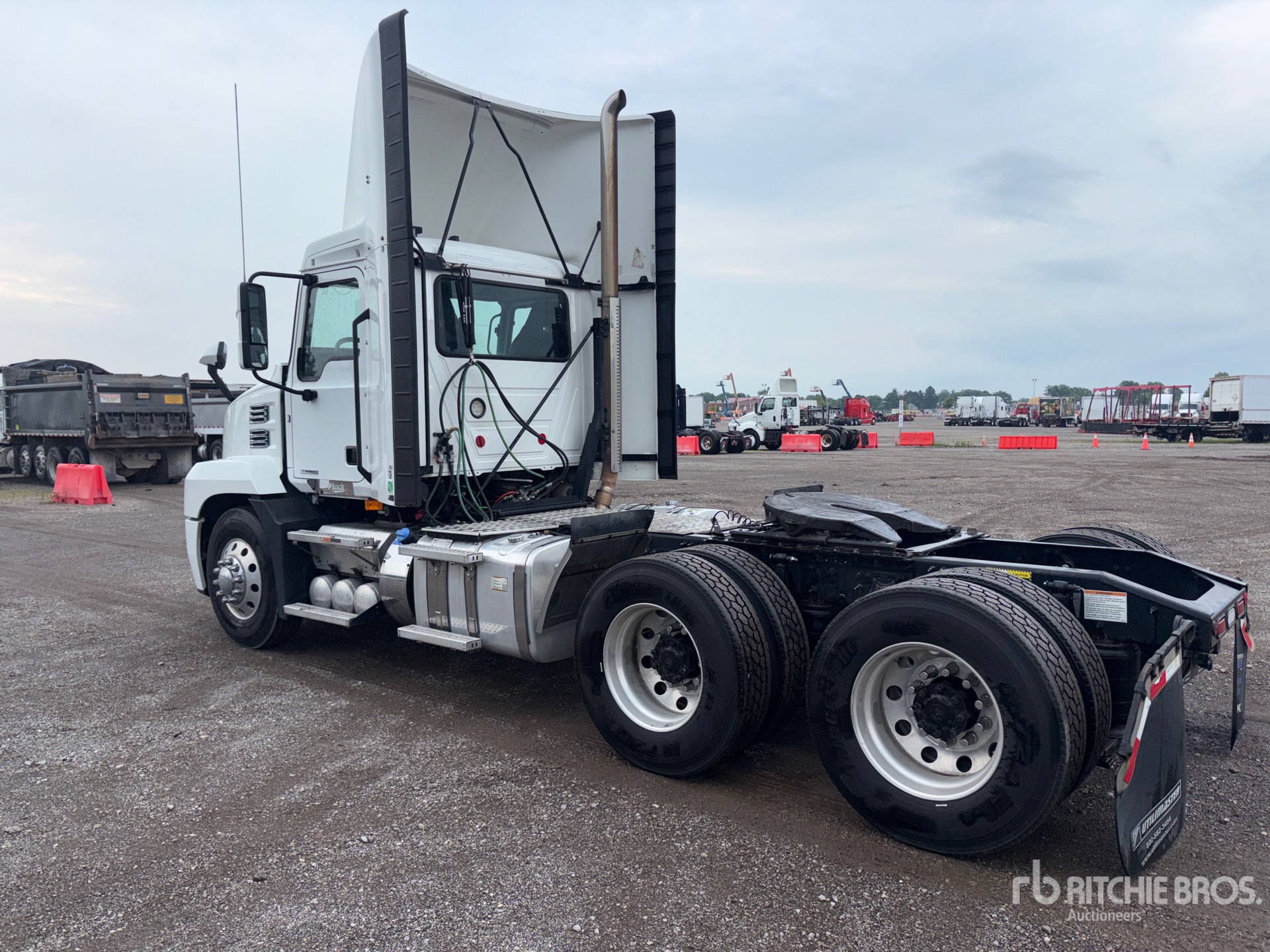 2024 Mack AN64T