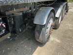 Underbody with Non-Driven Drop Axle (1)
