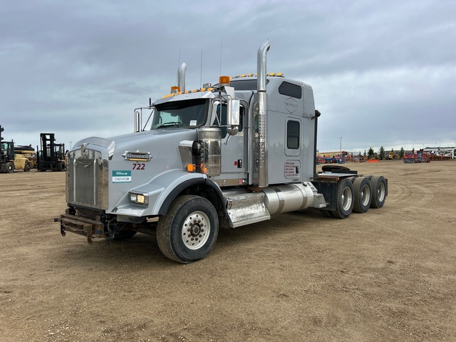 2015 Kenworth T800 8x6 Tri/A Sleeper Truck Tractor