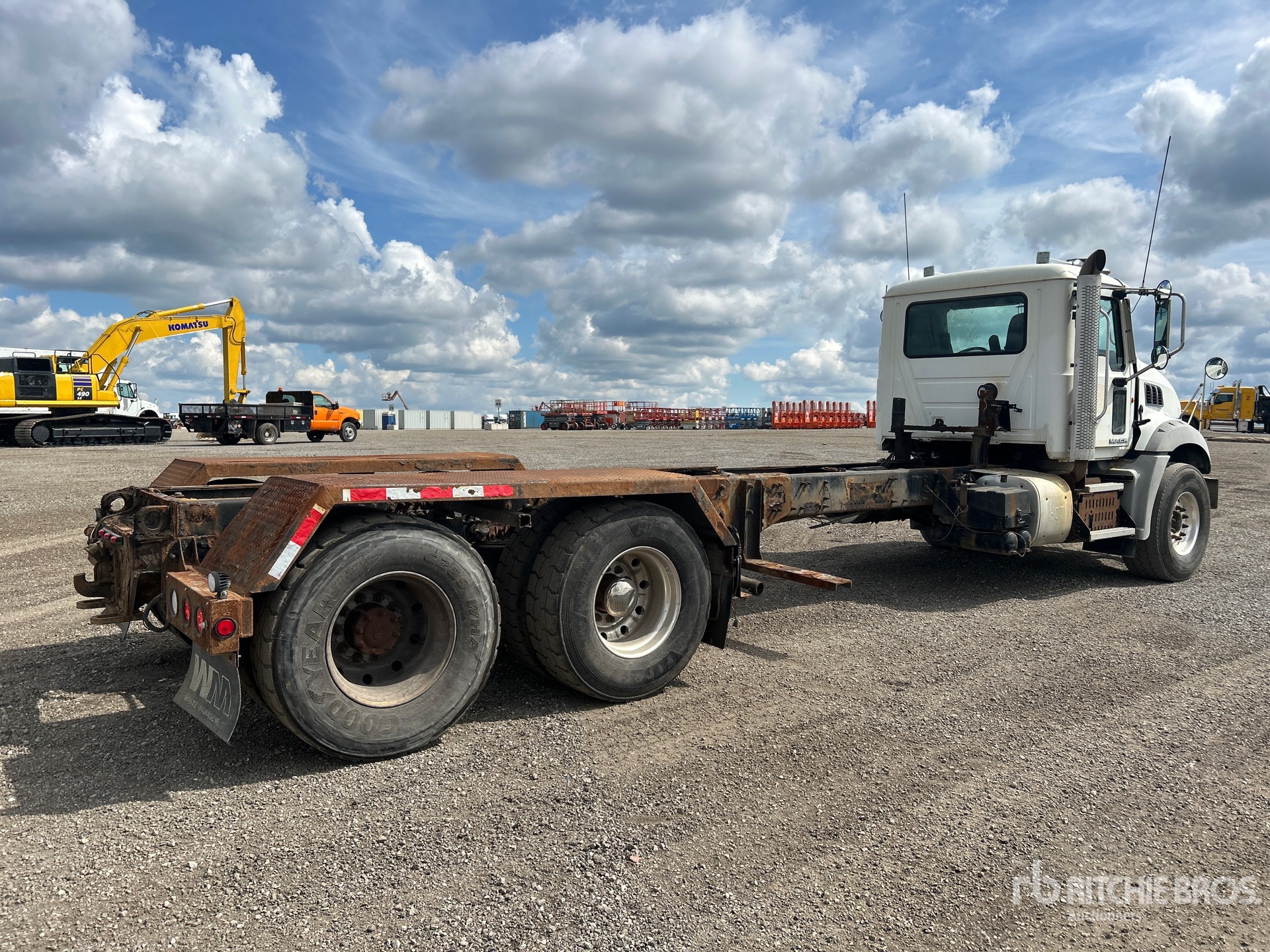 2012 Mack GU813
