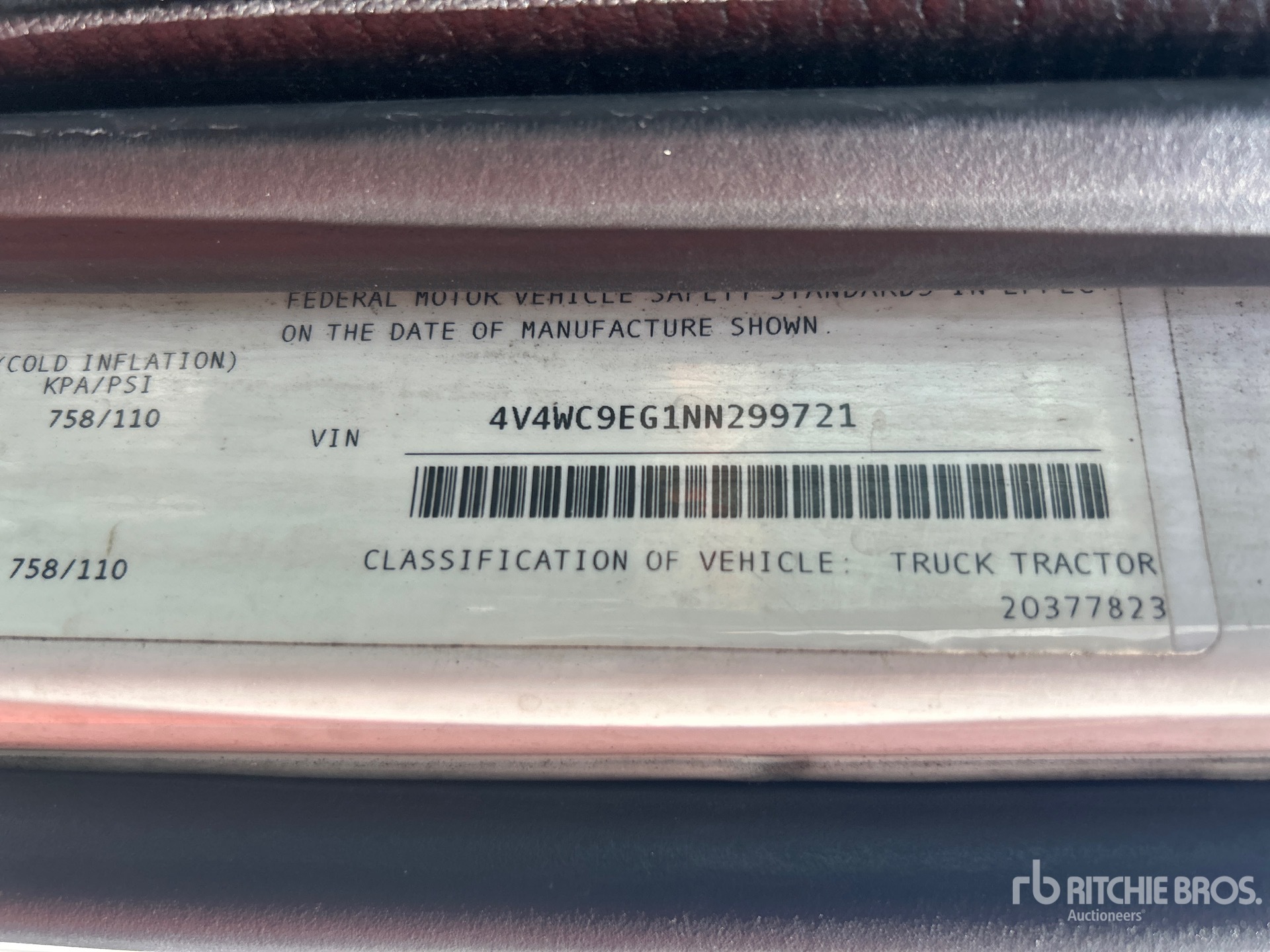 2022 Volvo VNR300