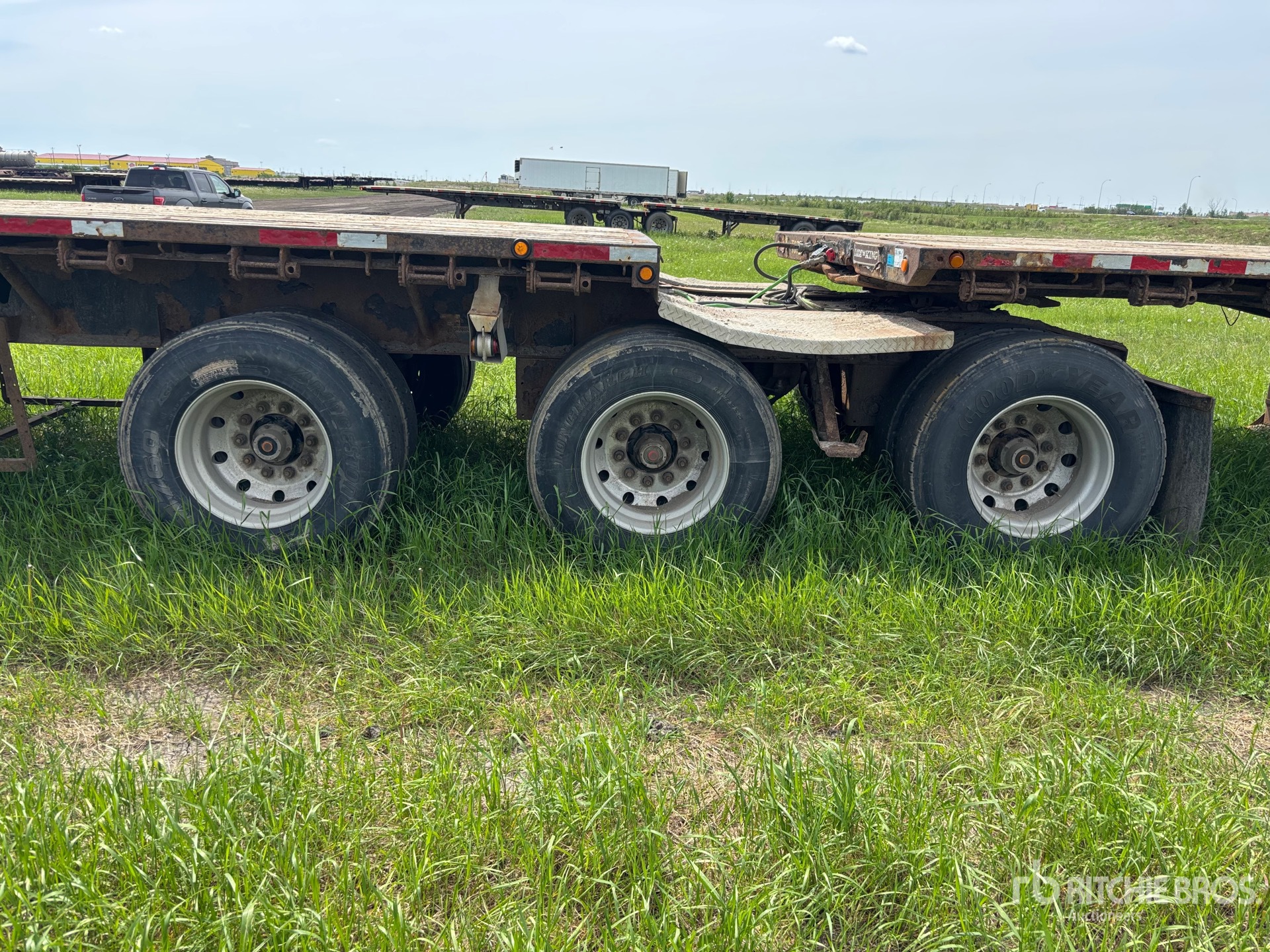 2013 Load King  32 ft Super B-Train Lead