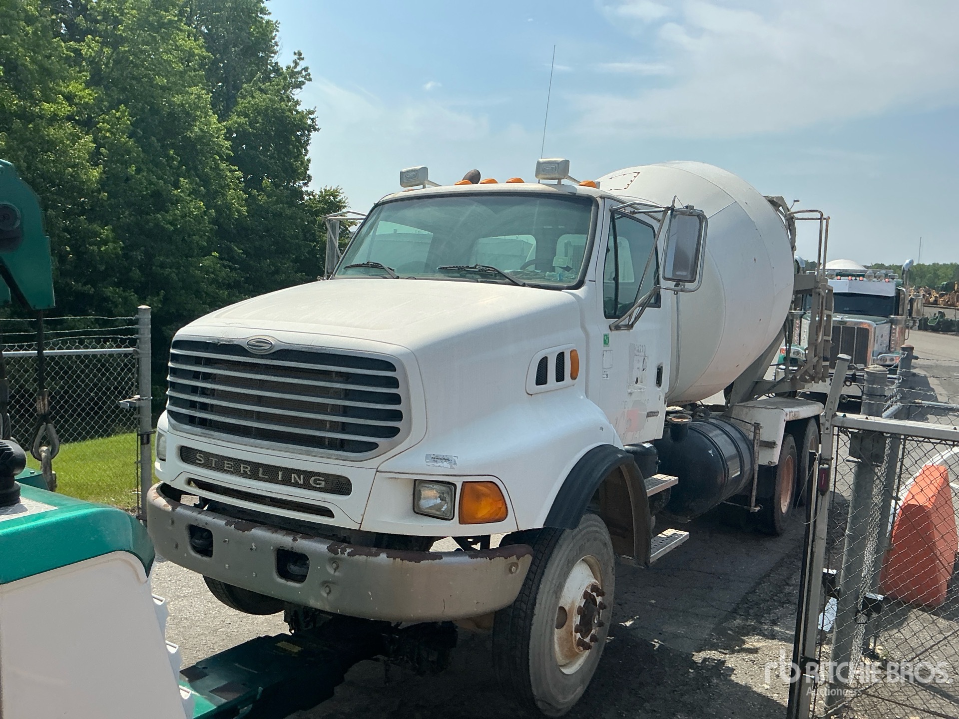 Photo of a 2005 Sterling L9500