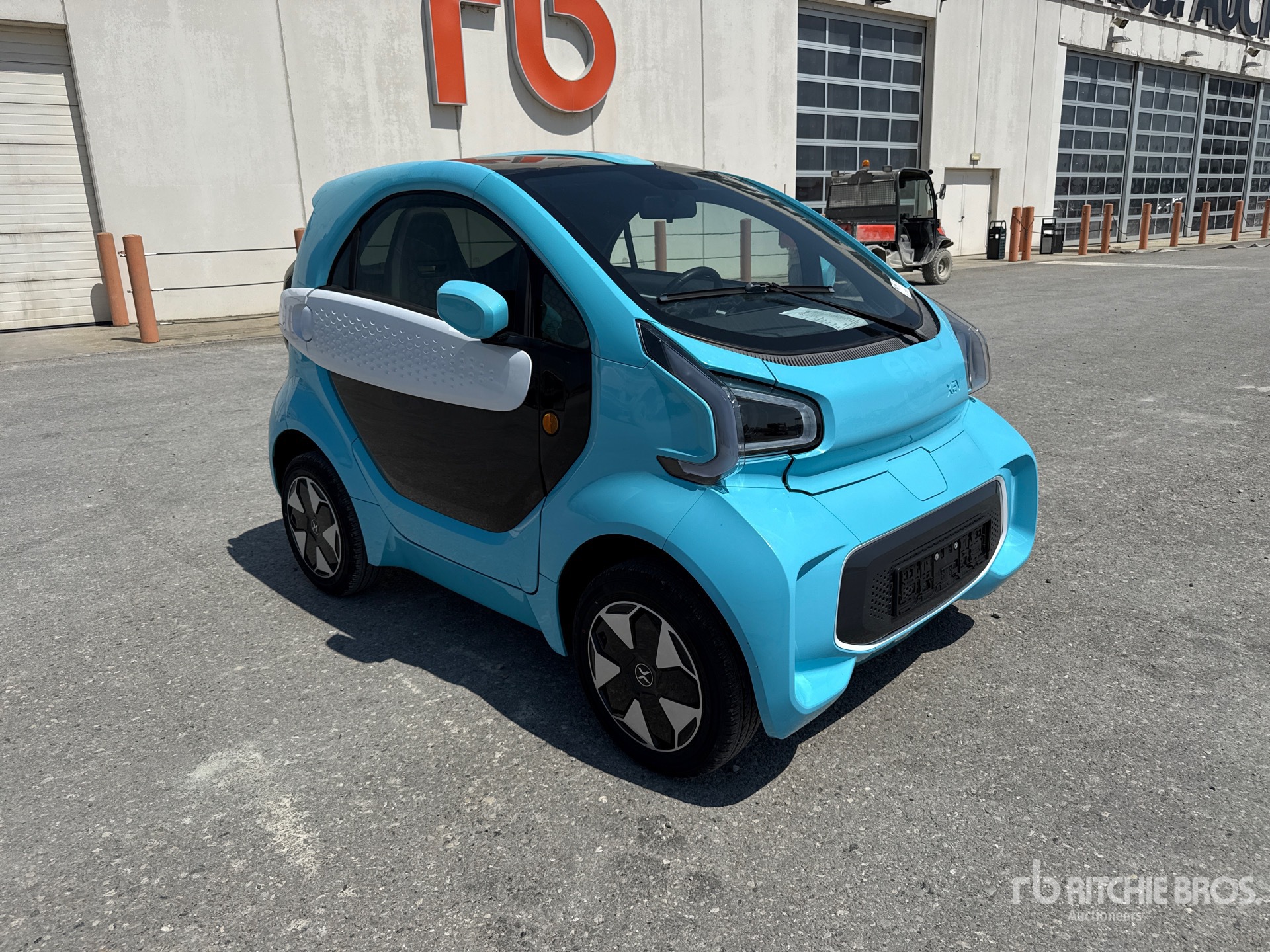 General Appearance with Picture, Right Front Corner