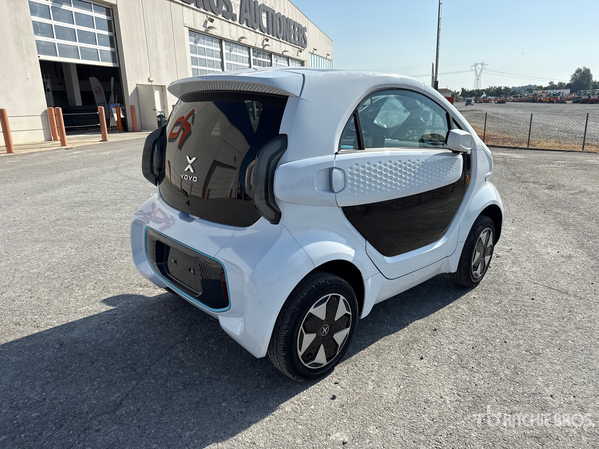 General Appearance with Picture, Right Rear Corner