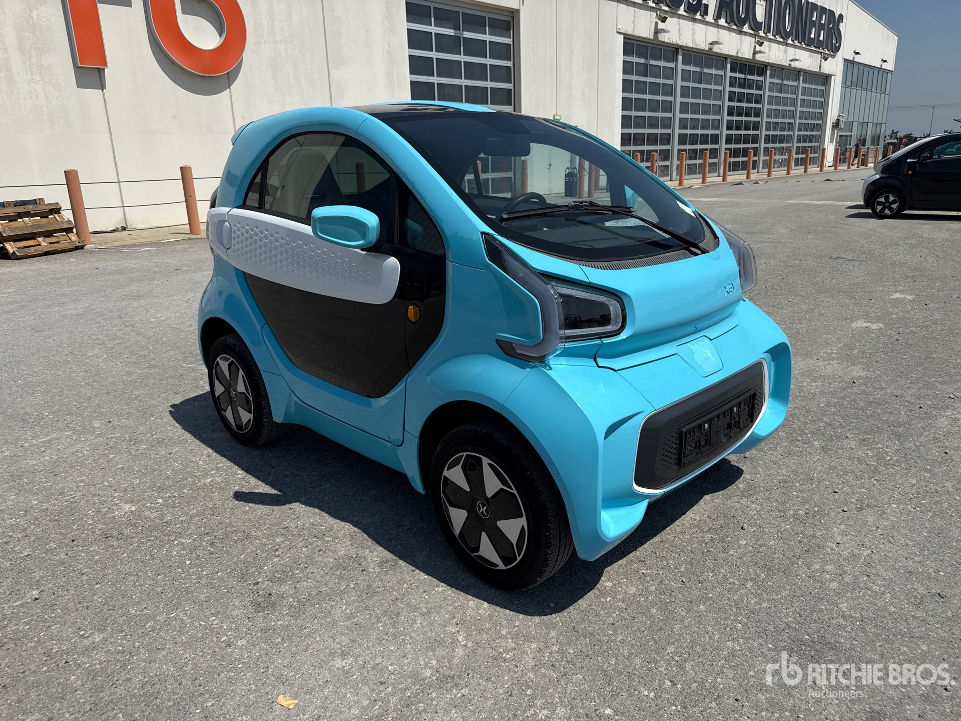 General Appearance with Picture, Right Front Corner