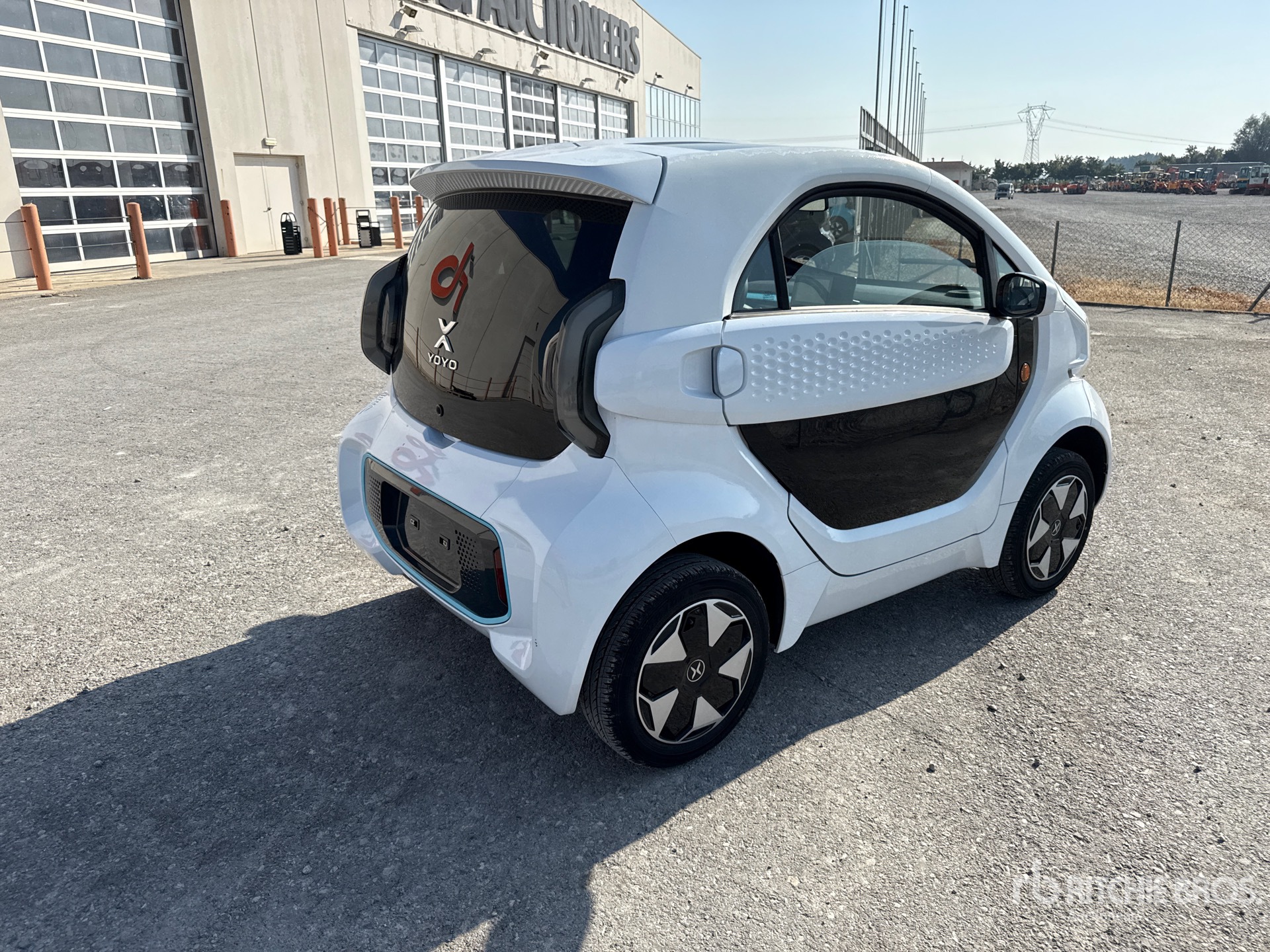 General Appearance with Picture, Right Rear Corner