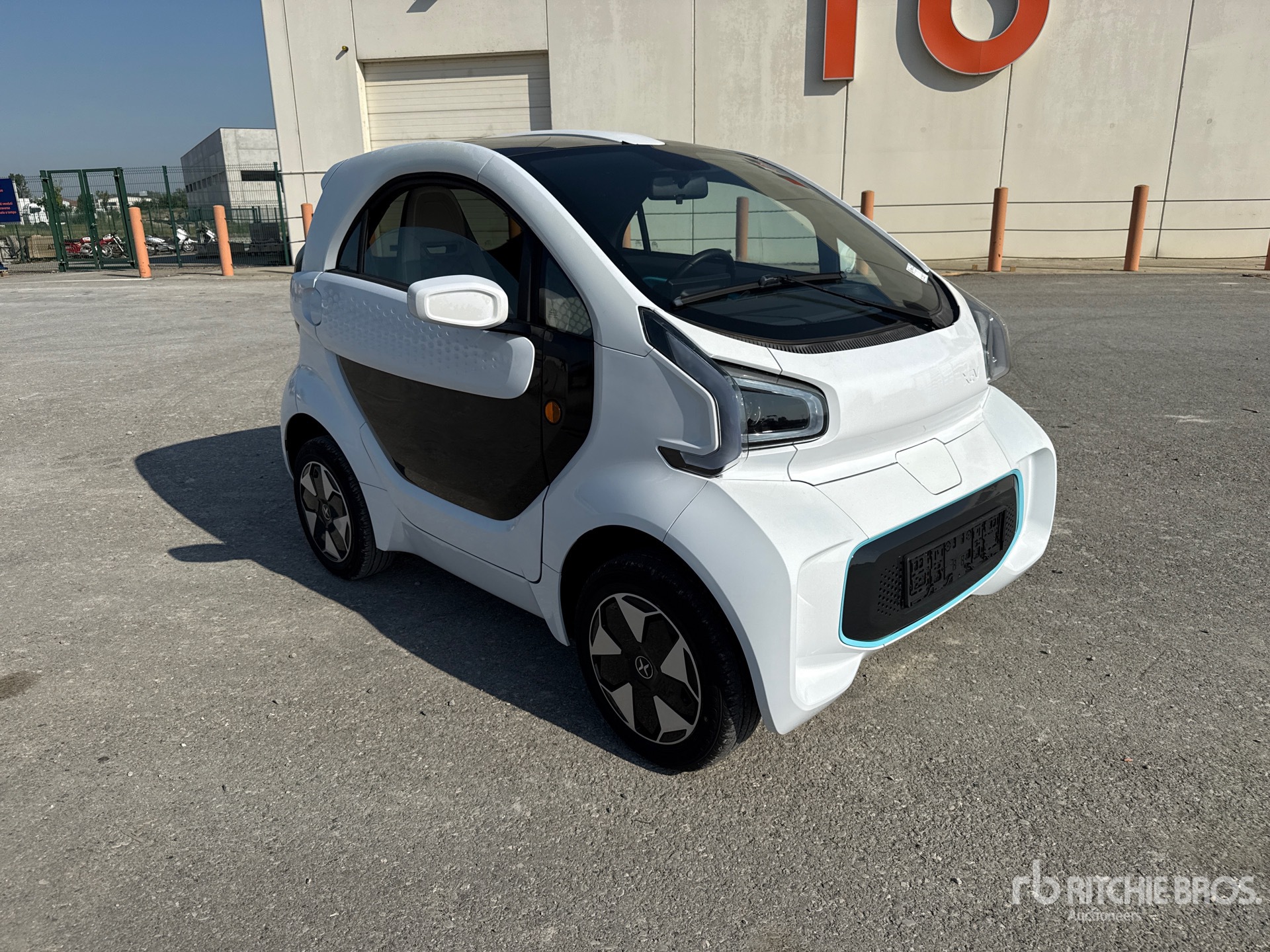 General Appearance with Picture, Right Front Corner