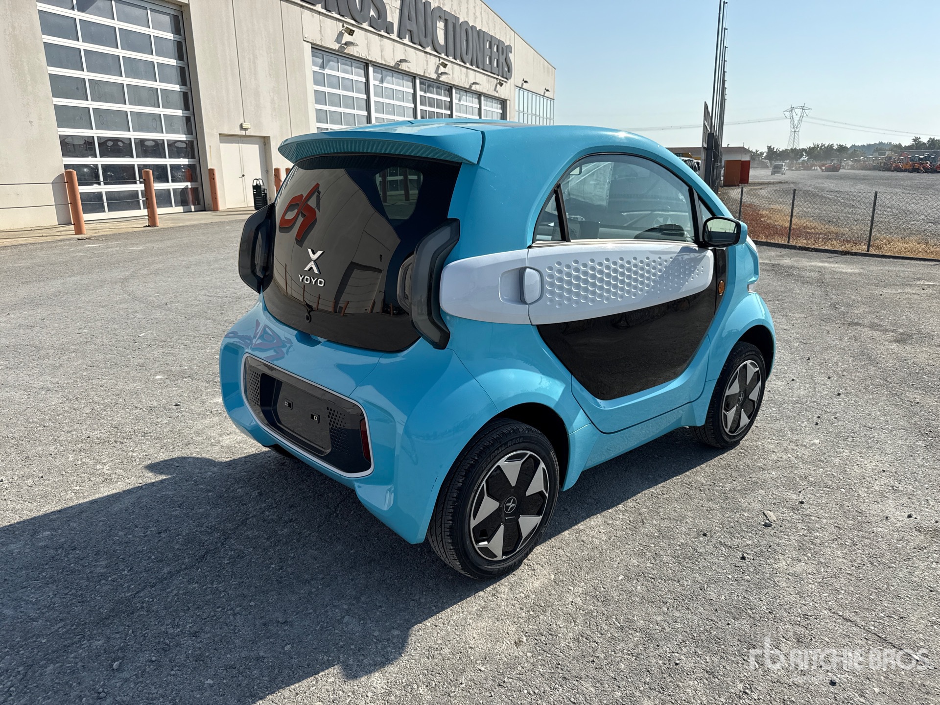 General Appearance with Picture, Right Rear Corner