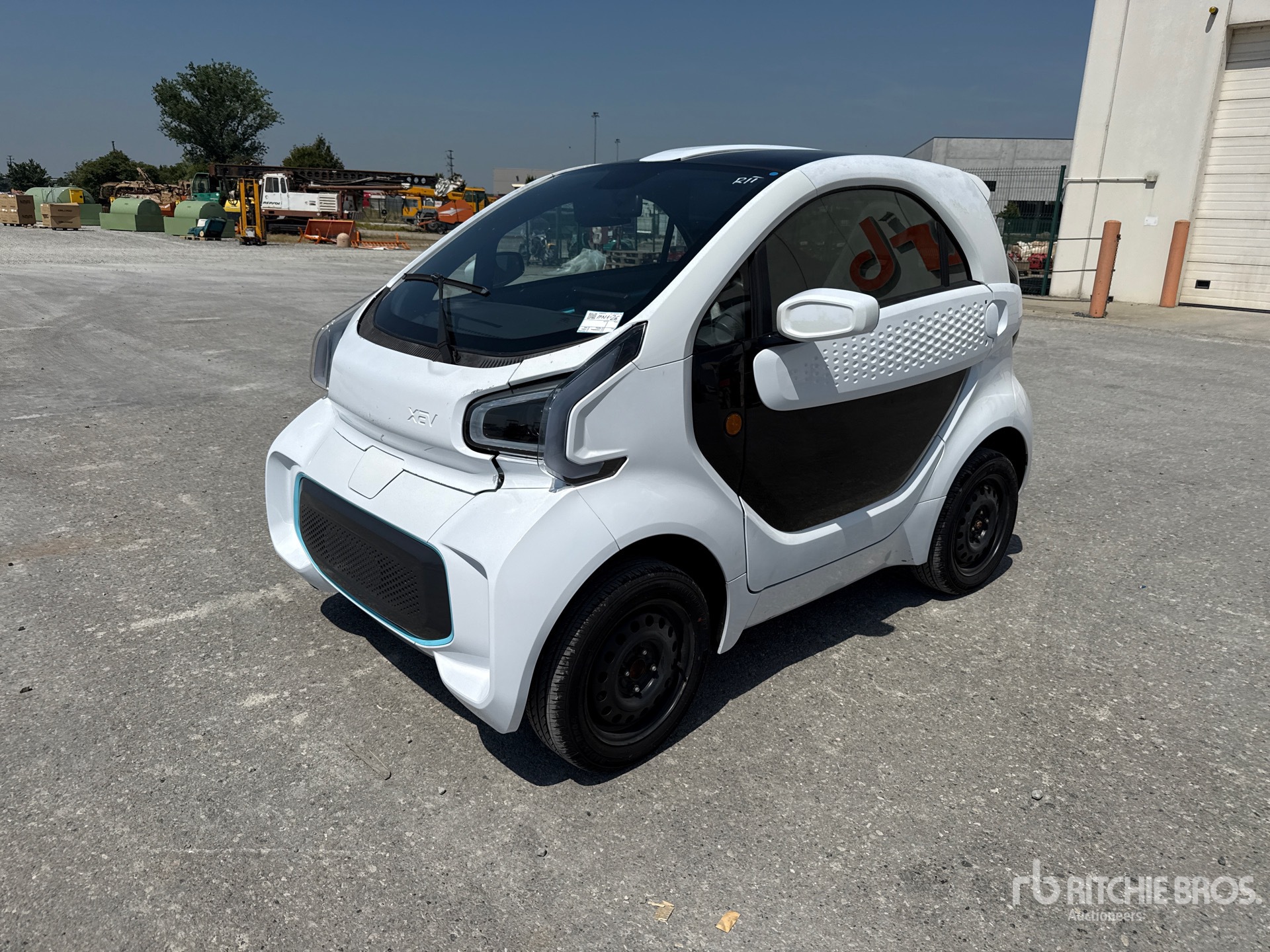 General Appearance with Picture, Left Front Corner