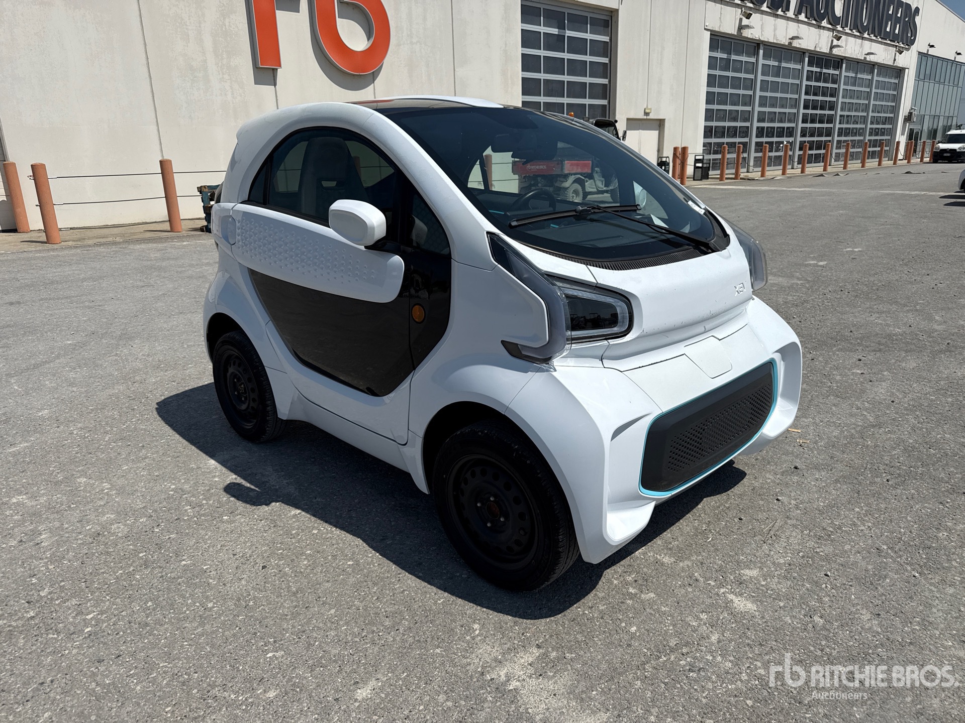 General Appearance with Picture, Right Front Corner