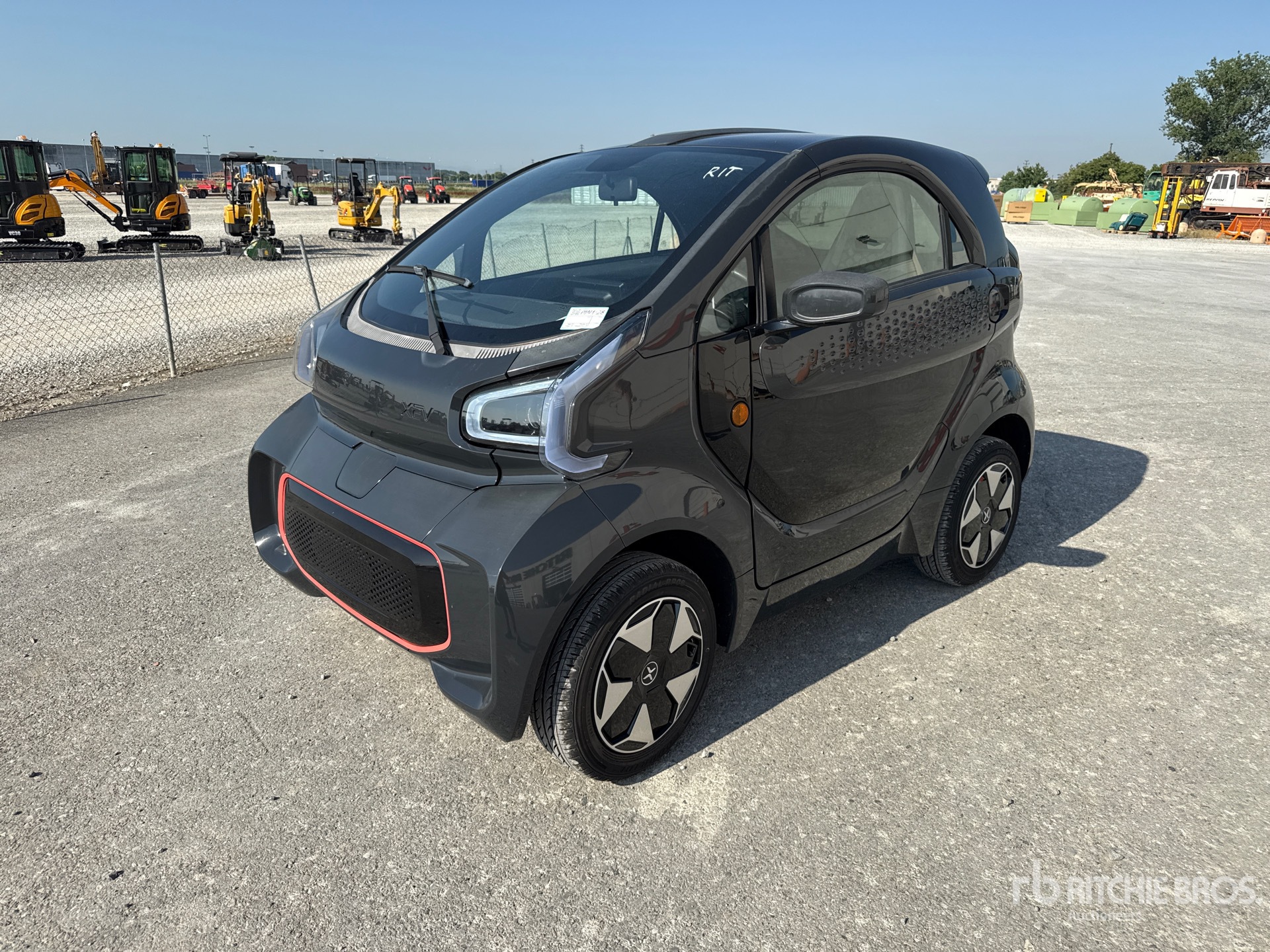 General Appearance with Picture, Left Front Corner