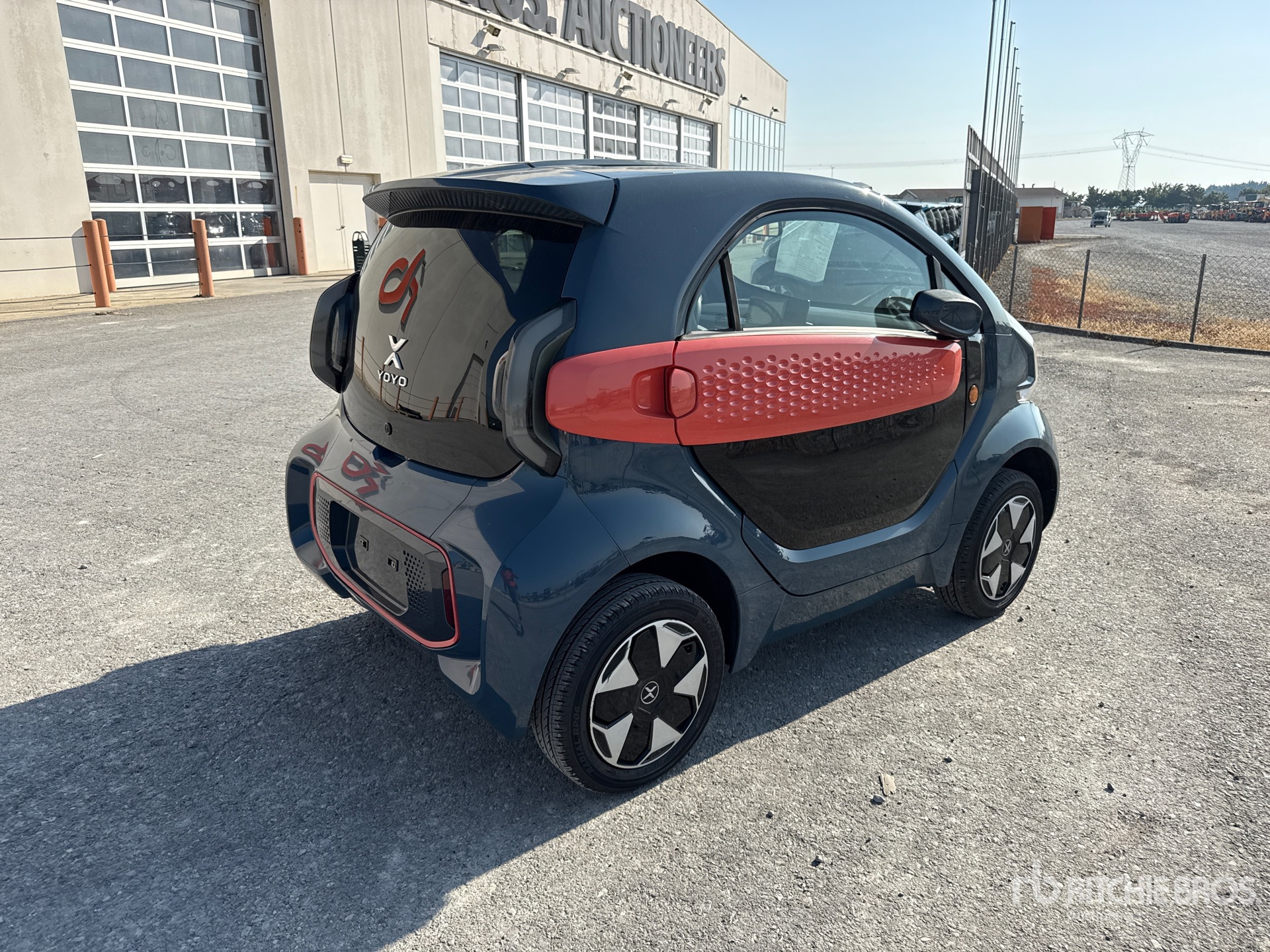General Appearance with Picture, Right Rear Corner