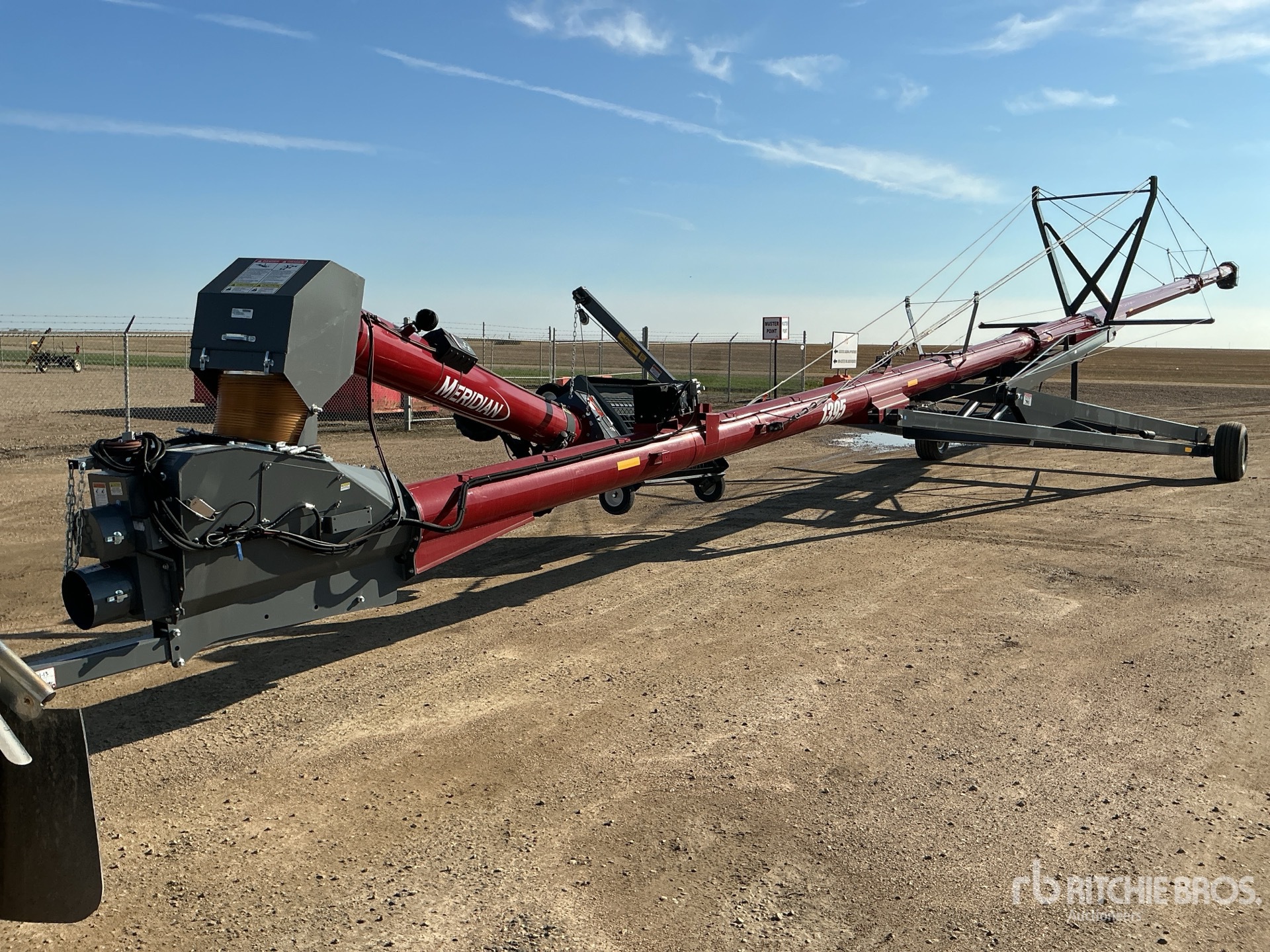 Photo of Farm King 1385