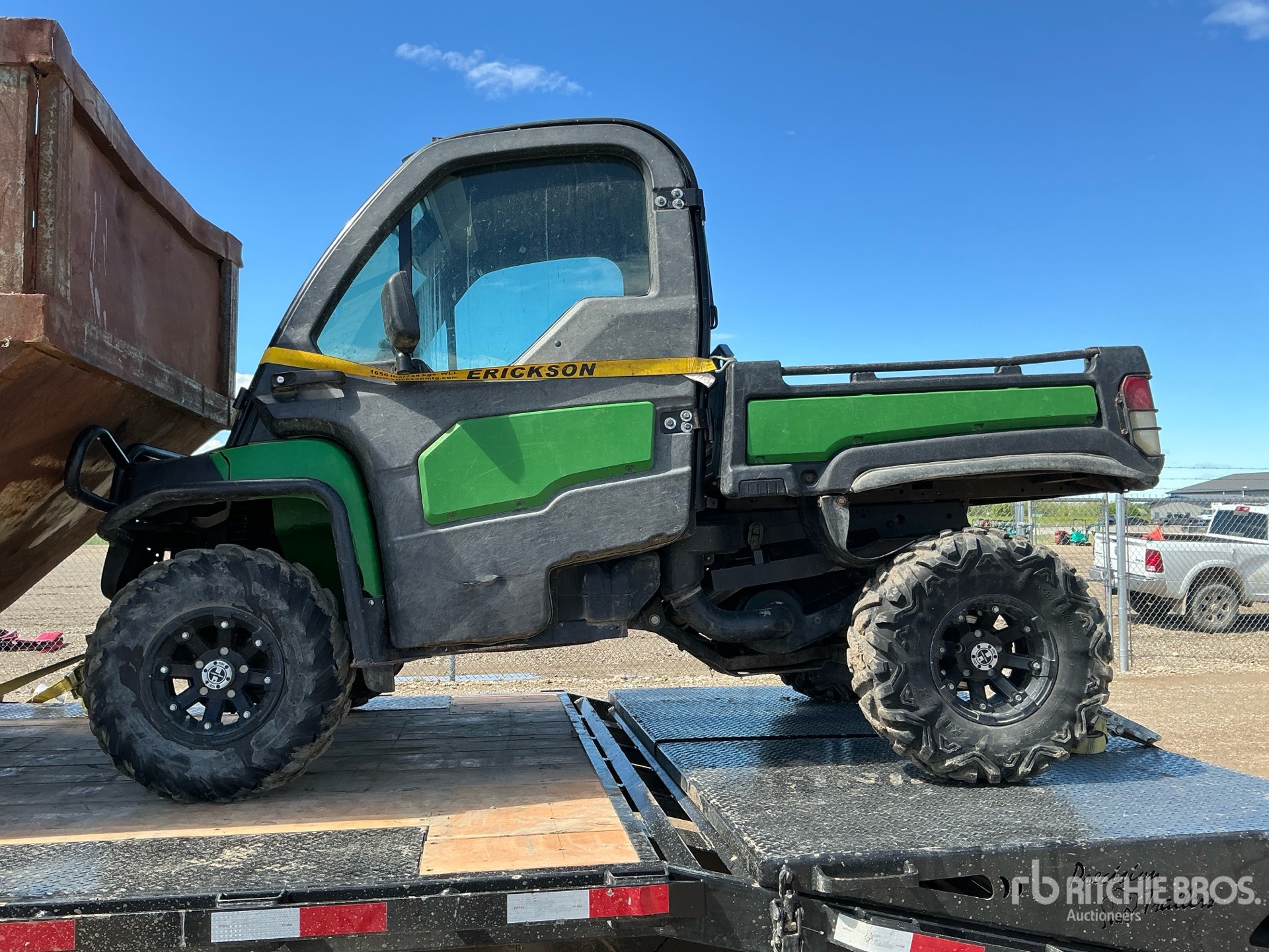 Photo of a 2015 John Deere GATOR 825I
