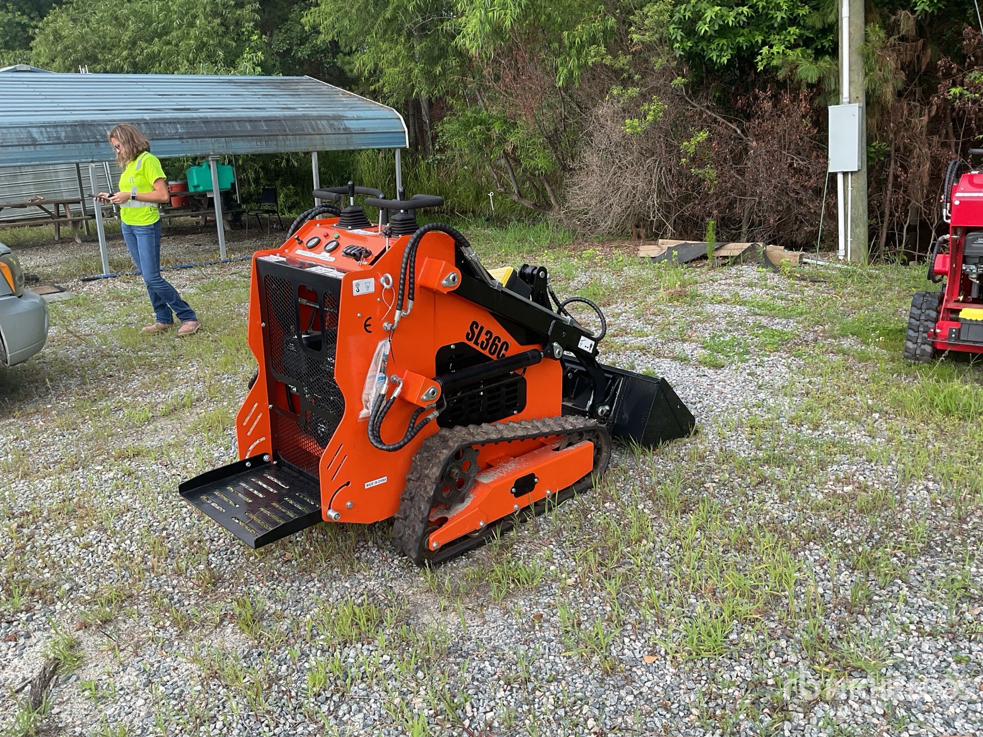 General Appearance with Picture, Right Rear Corner