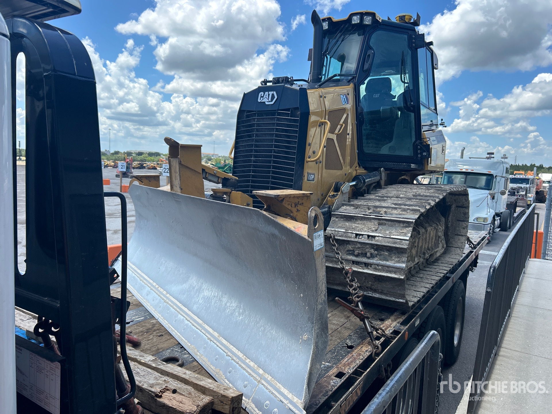 Photo of a 2022 Caterpillar D1 LGP