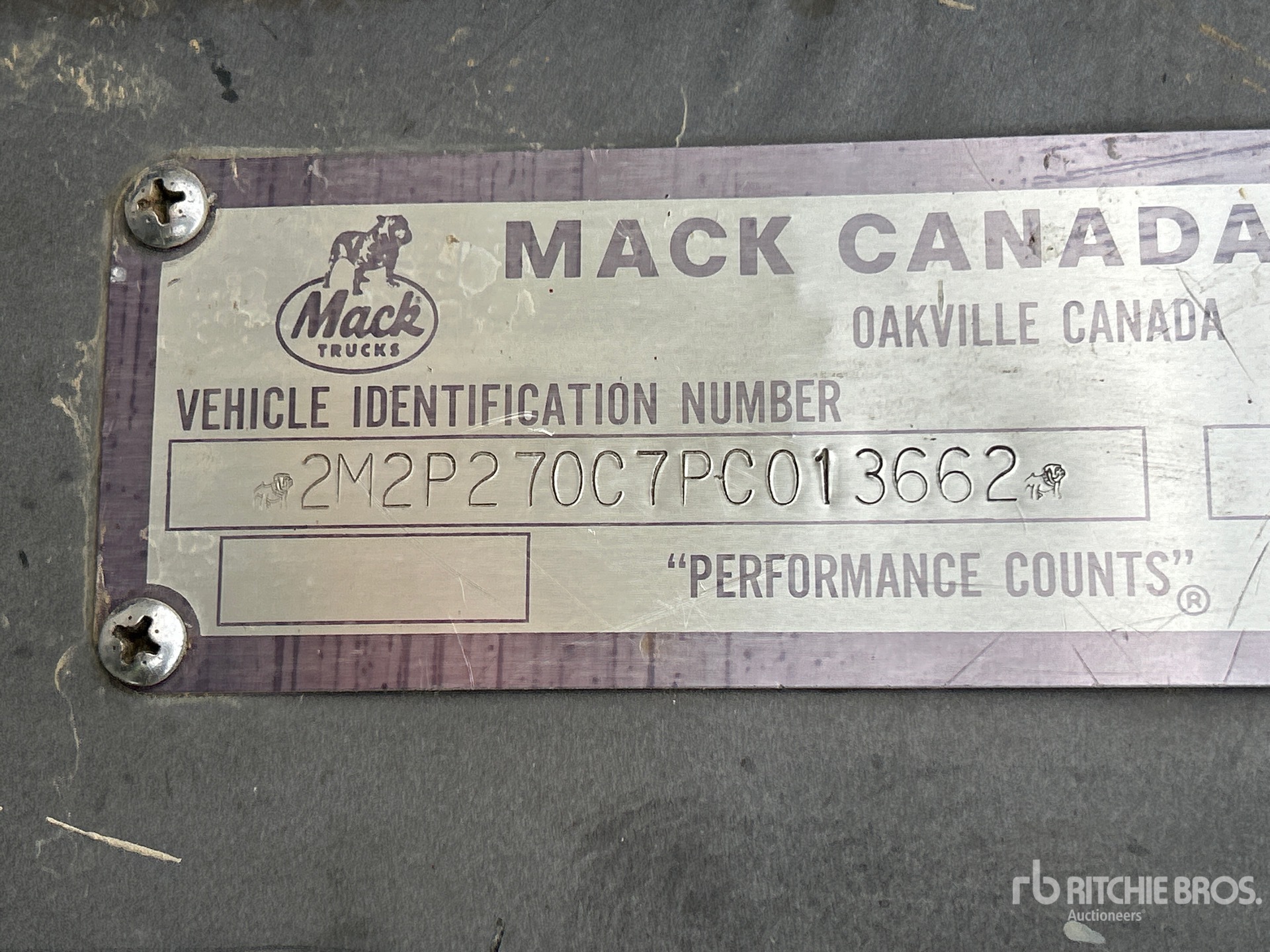 Photo of a 1993 Mack RD688S