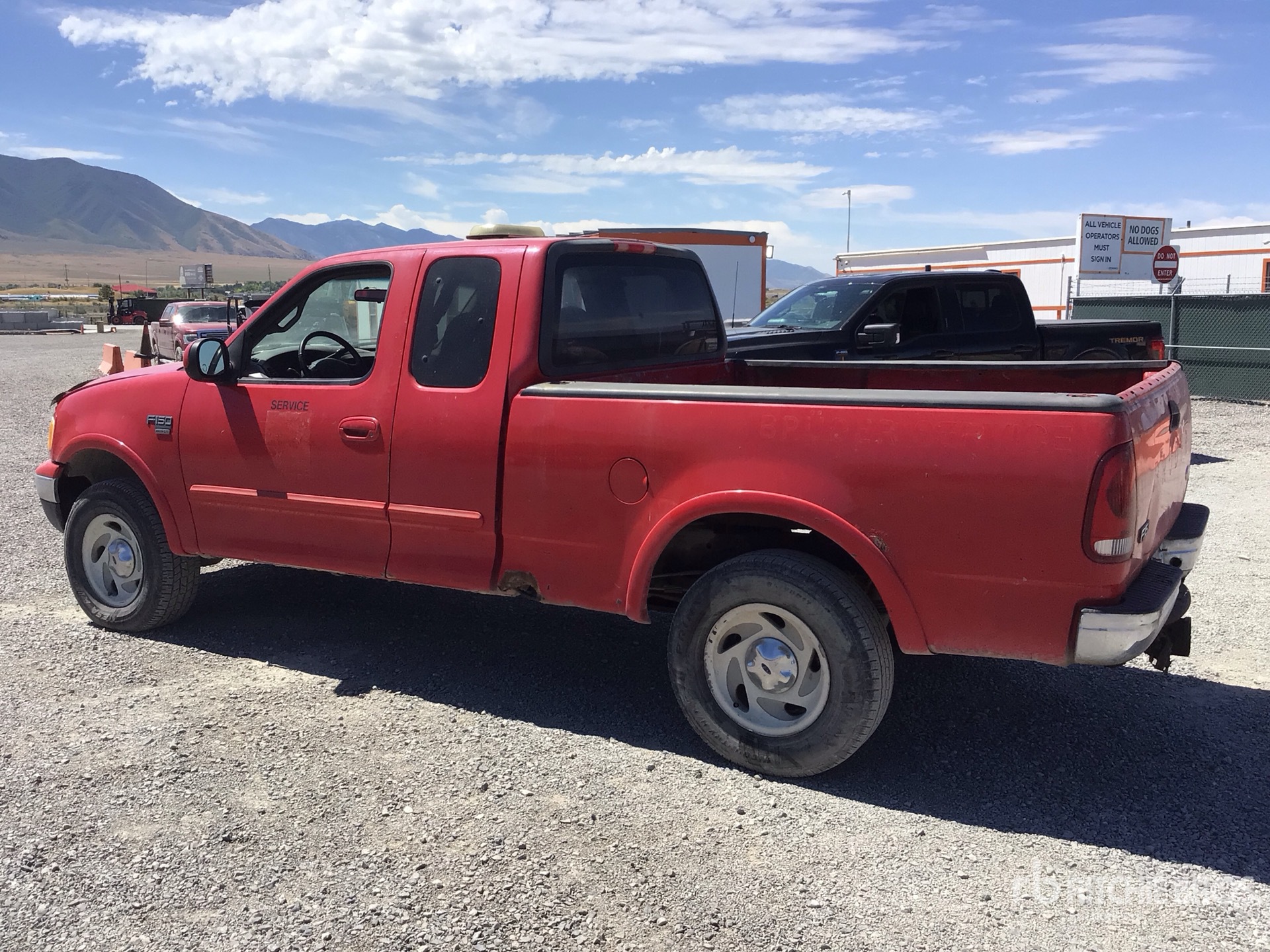 General Appearance with Picture, Left Rear Corner