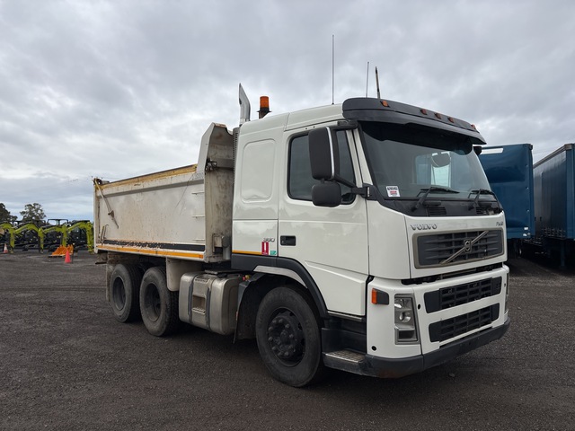 2006 Volvo FM9 6x4 Sleeper Tipper Truck 2006 Volvo FM9 6x4 Sleeper Tipper Truck
