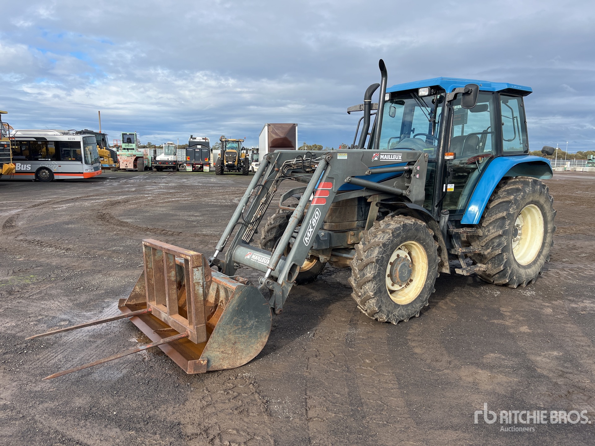 2000 New Holland TS90