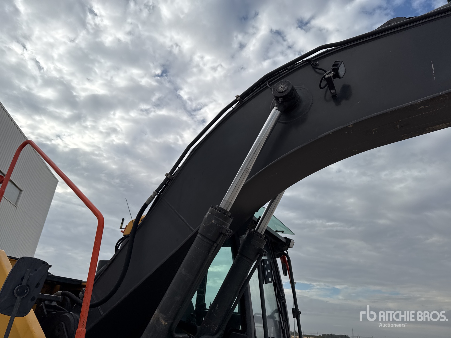 2016 Volvo EC220EL