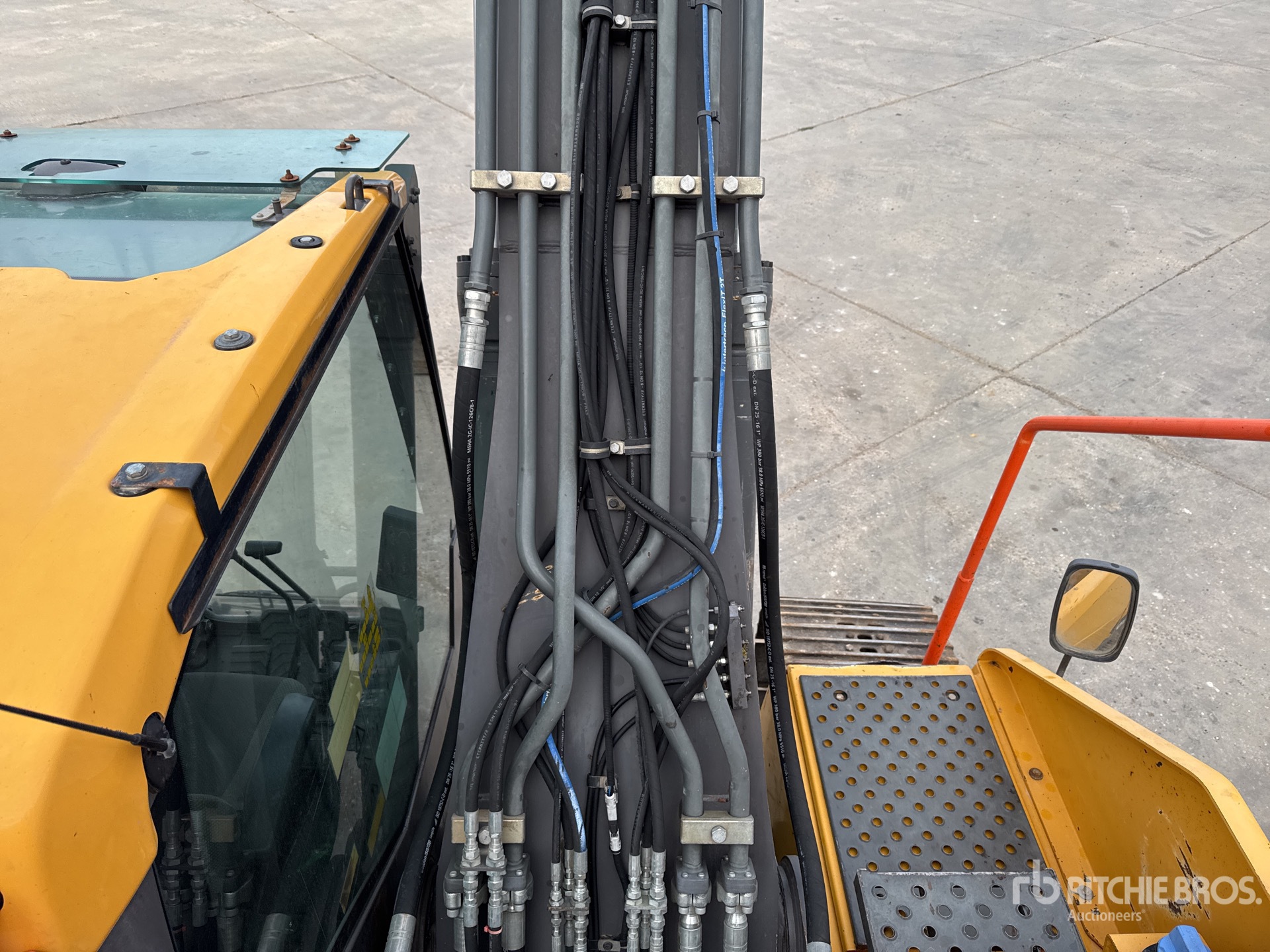 2016 Volvo EC220EL