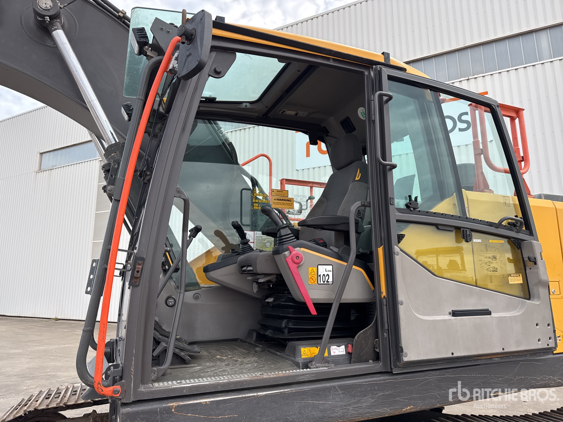 2016 Volvo EC220EL