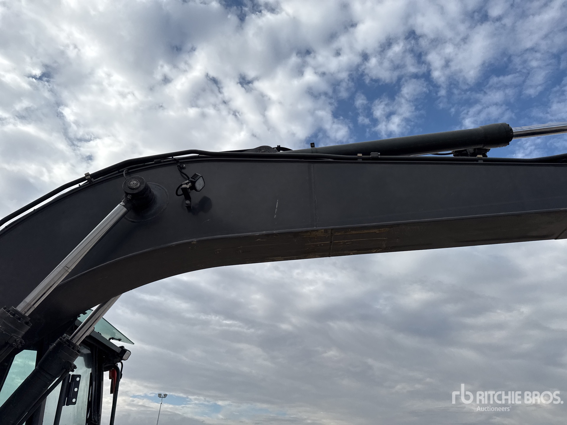 2016 Volvo EC220EL
