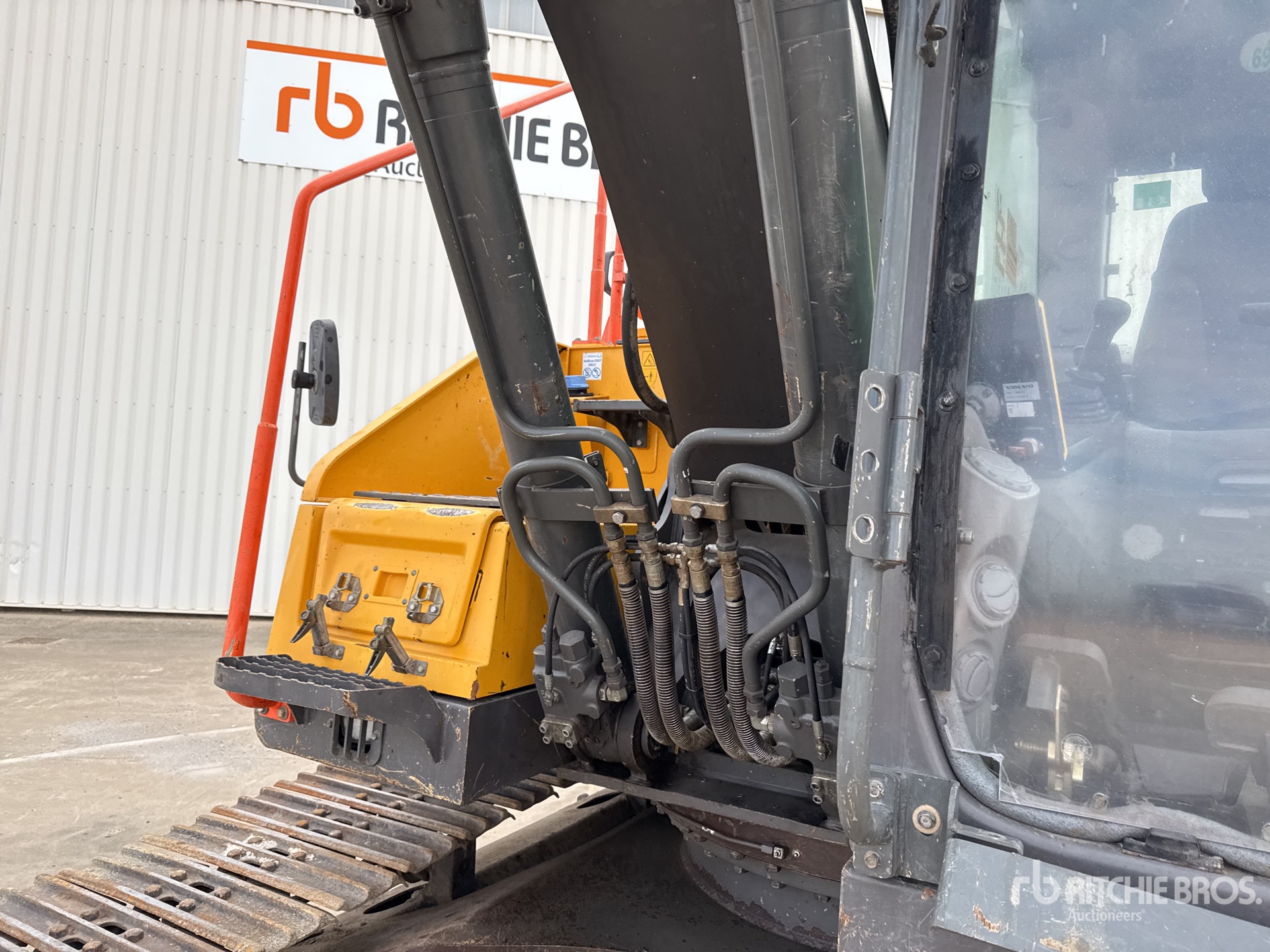 2016 Volvo EC220EL