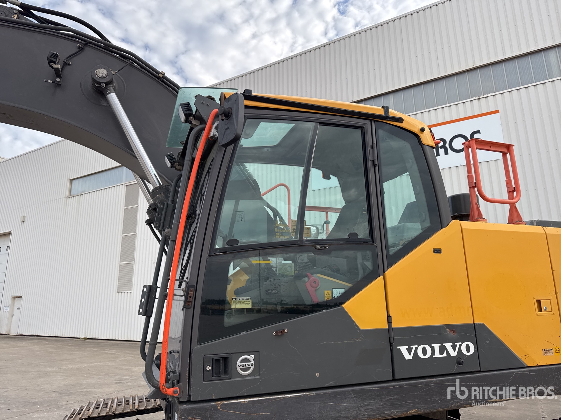 2016 Volvo EC220EL