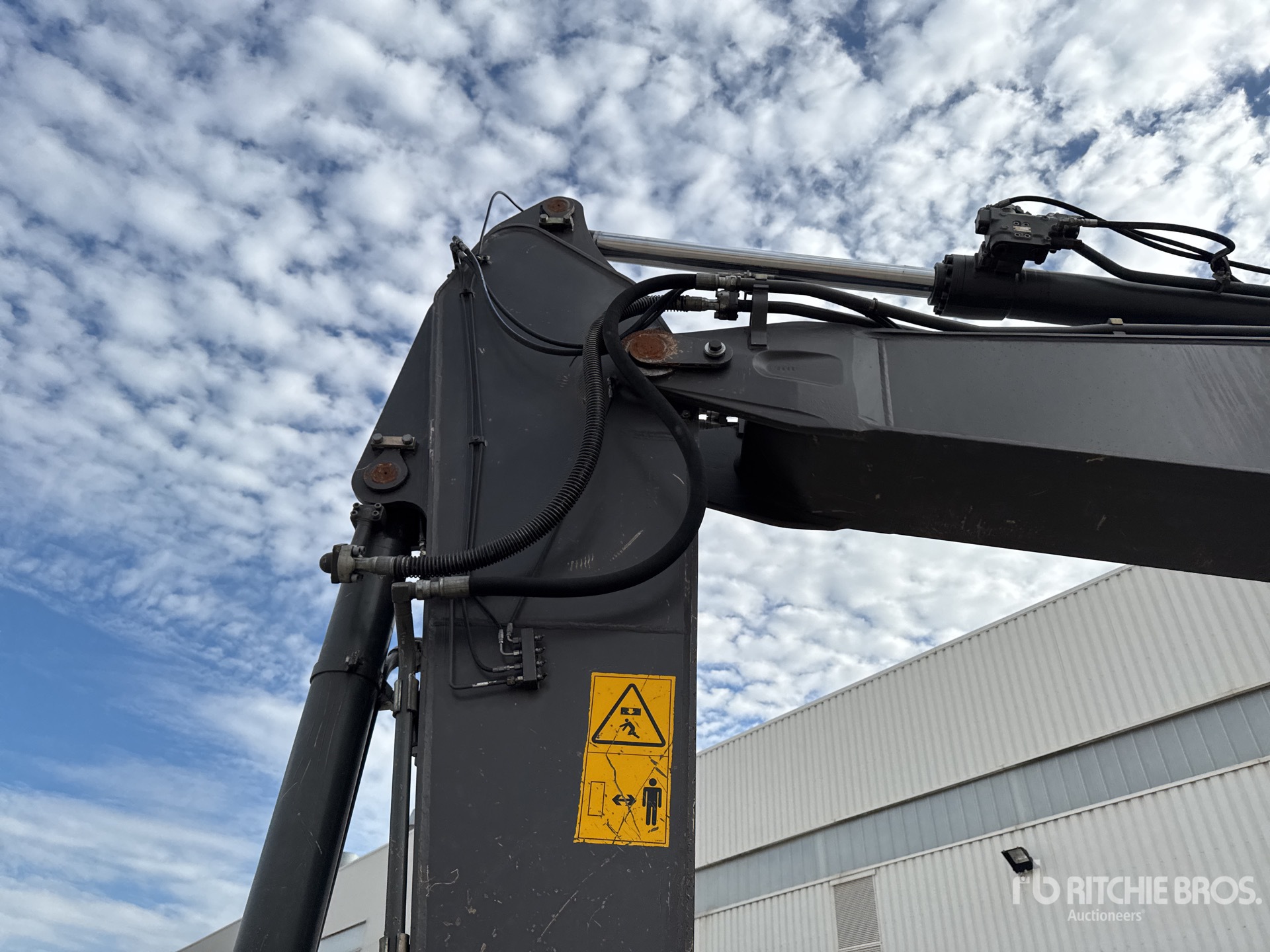 2016 Volvo EC220EL