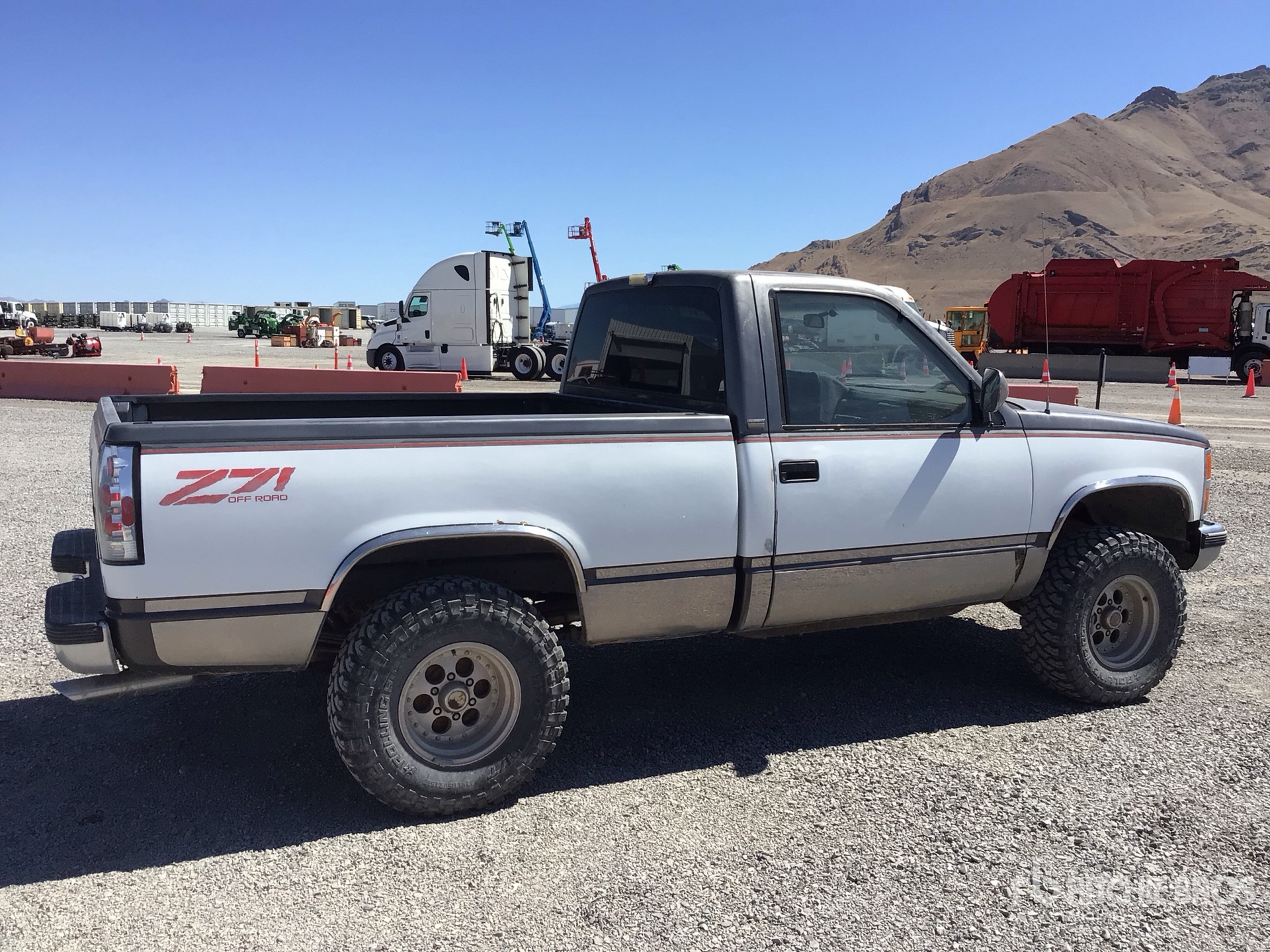 General Appearance with Picture, Right Rear Corner