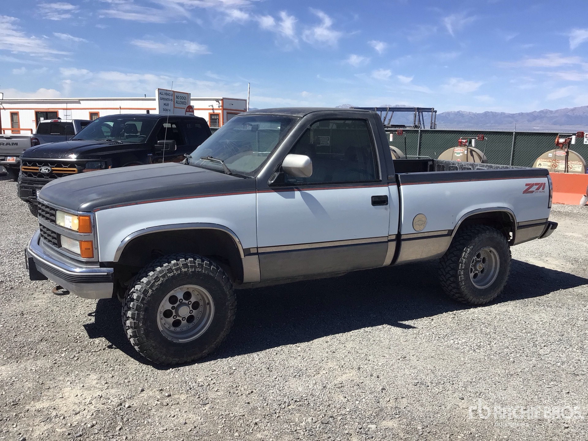 General Appearance with Picture, Left Front Corner