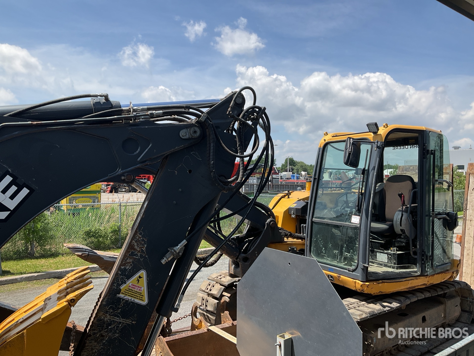 Photo of a 2017 John Deere 85G