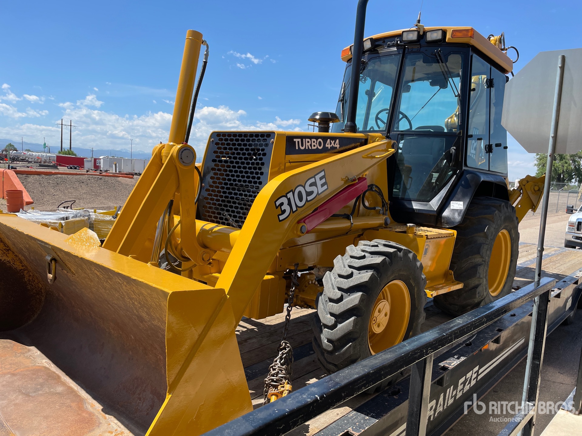Photo of a 1998 John Deere 310SE